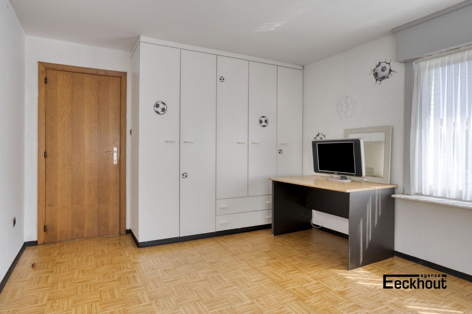 Zeer ruime (247 m²), halfopen woning met veel potentieel! foto 13