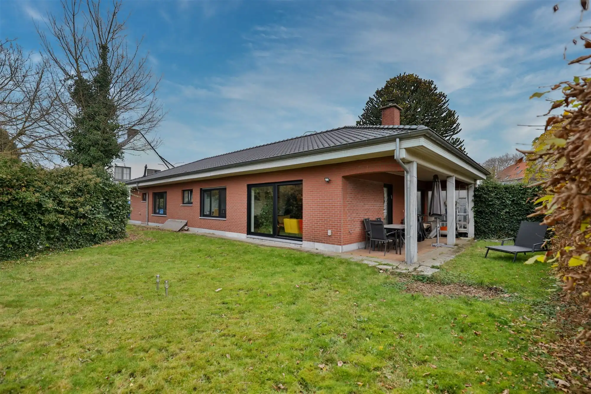 Knappe energiezuinige gelijkvloerse villa  foto {{pictureIndex}}