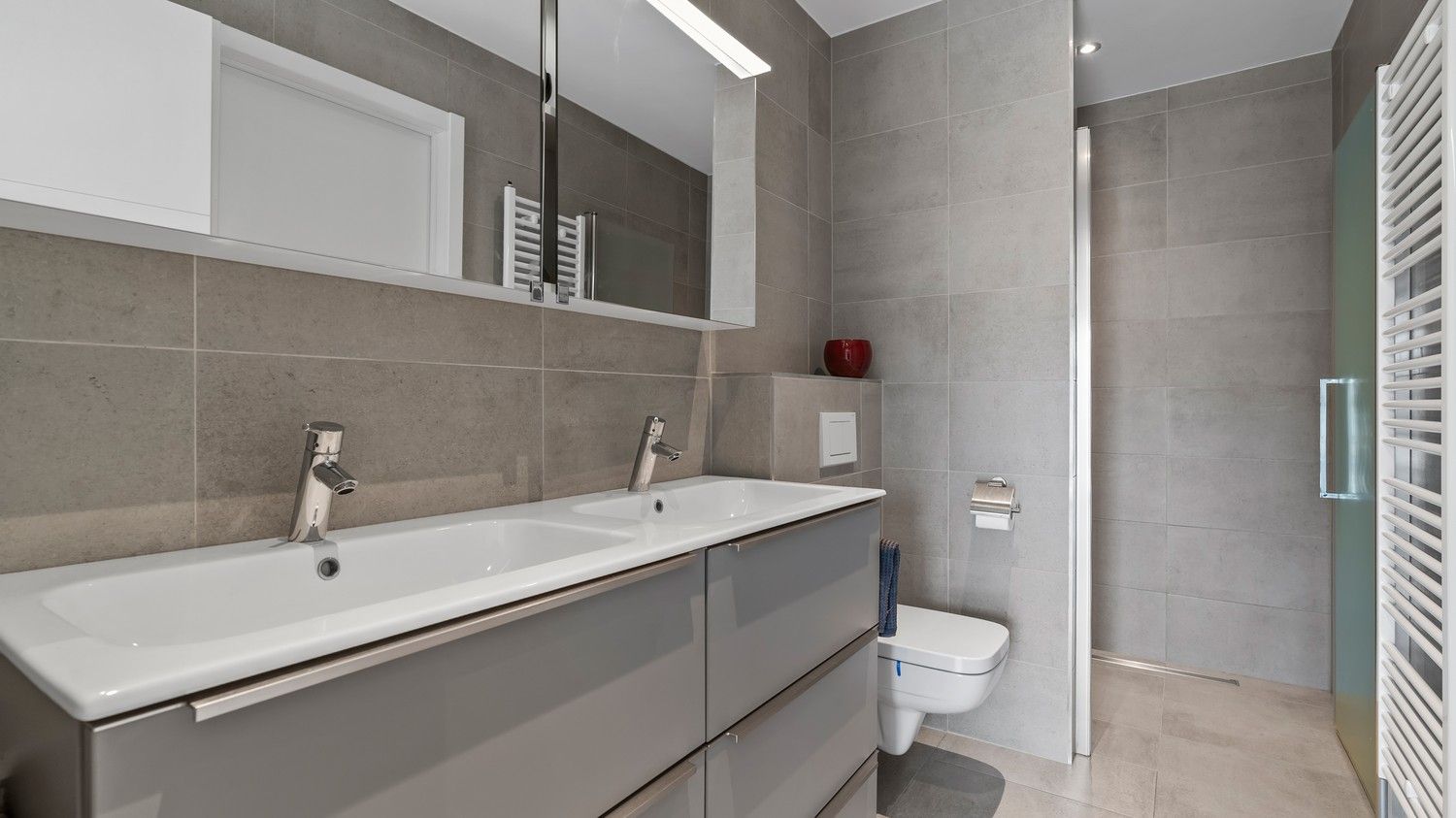 Modern penthouse met twee terrassen op toplocatie in Lanaken (Veldwezelt) foto 23