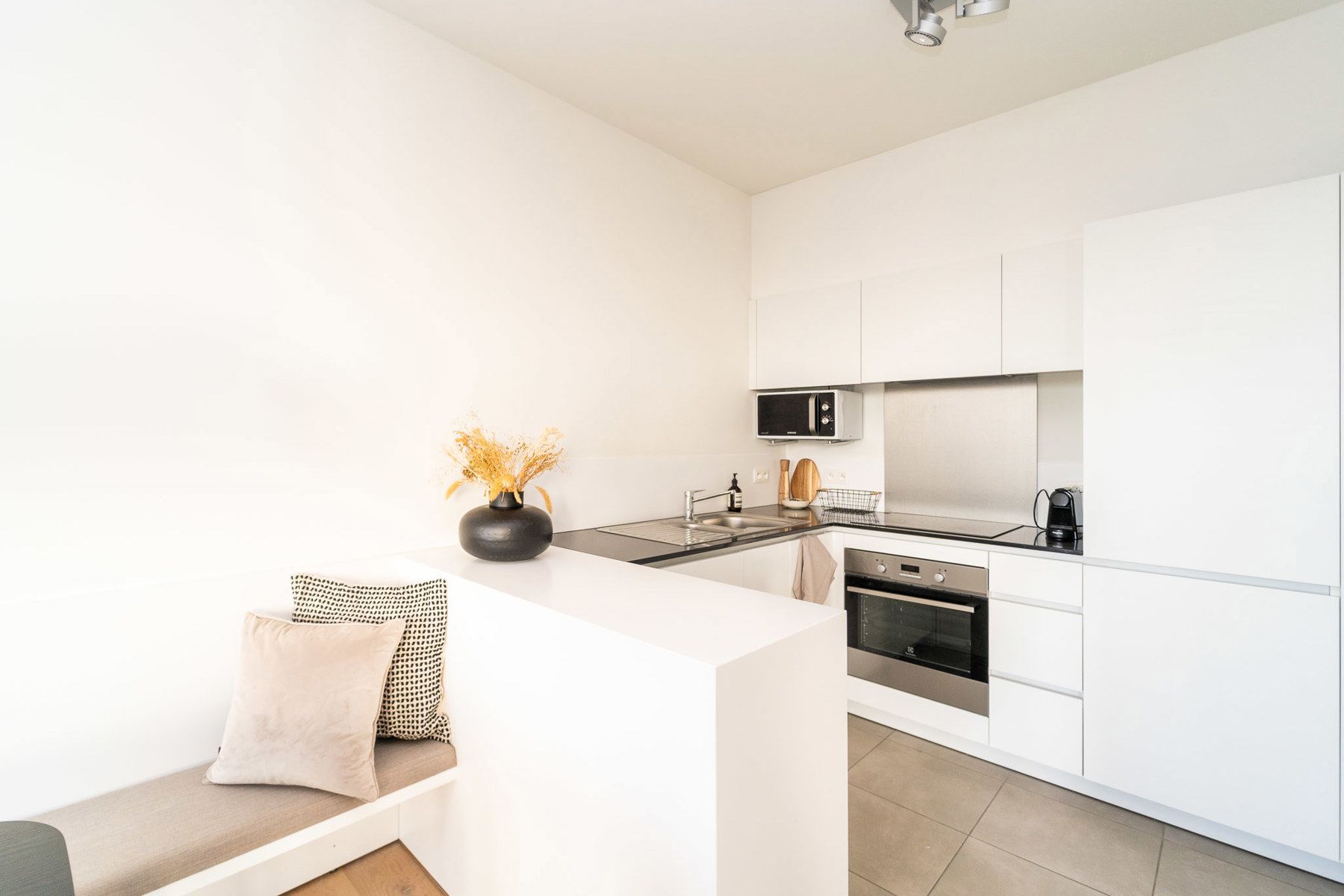 Gemeubeld appartement met 2slpks op 12e verdiep, 't Eilandje foto 6