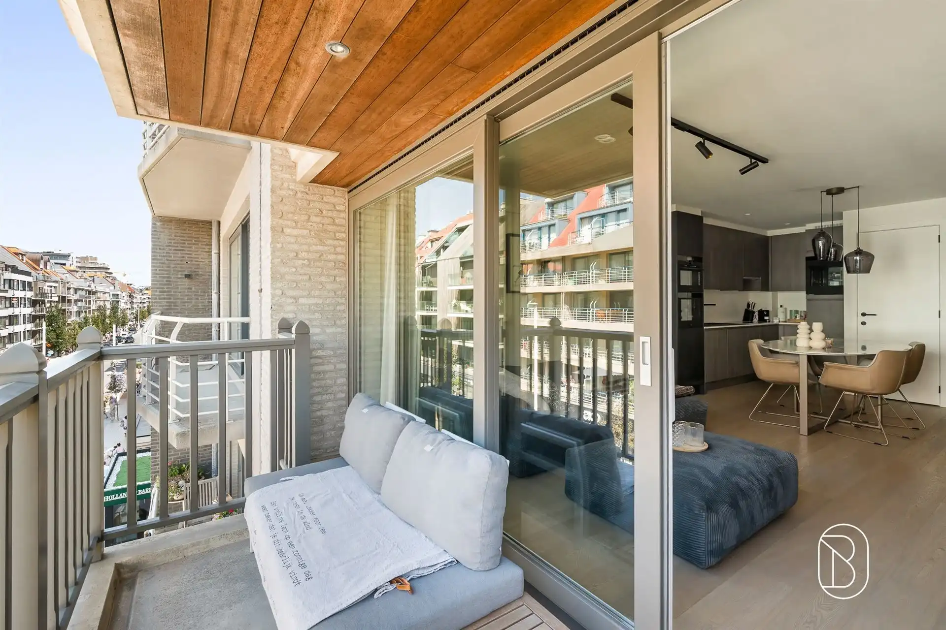 Topgelegen perfect onderhouden appartement met leuk terras!  foto 2
