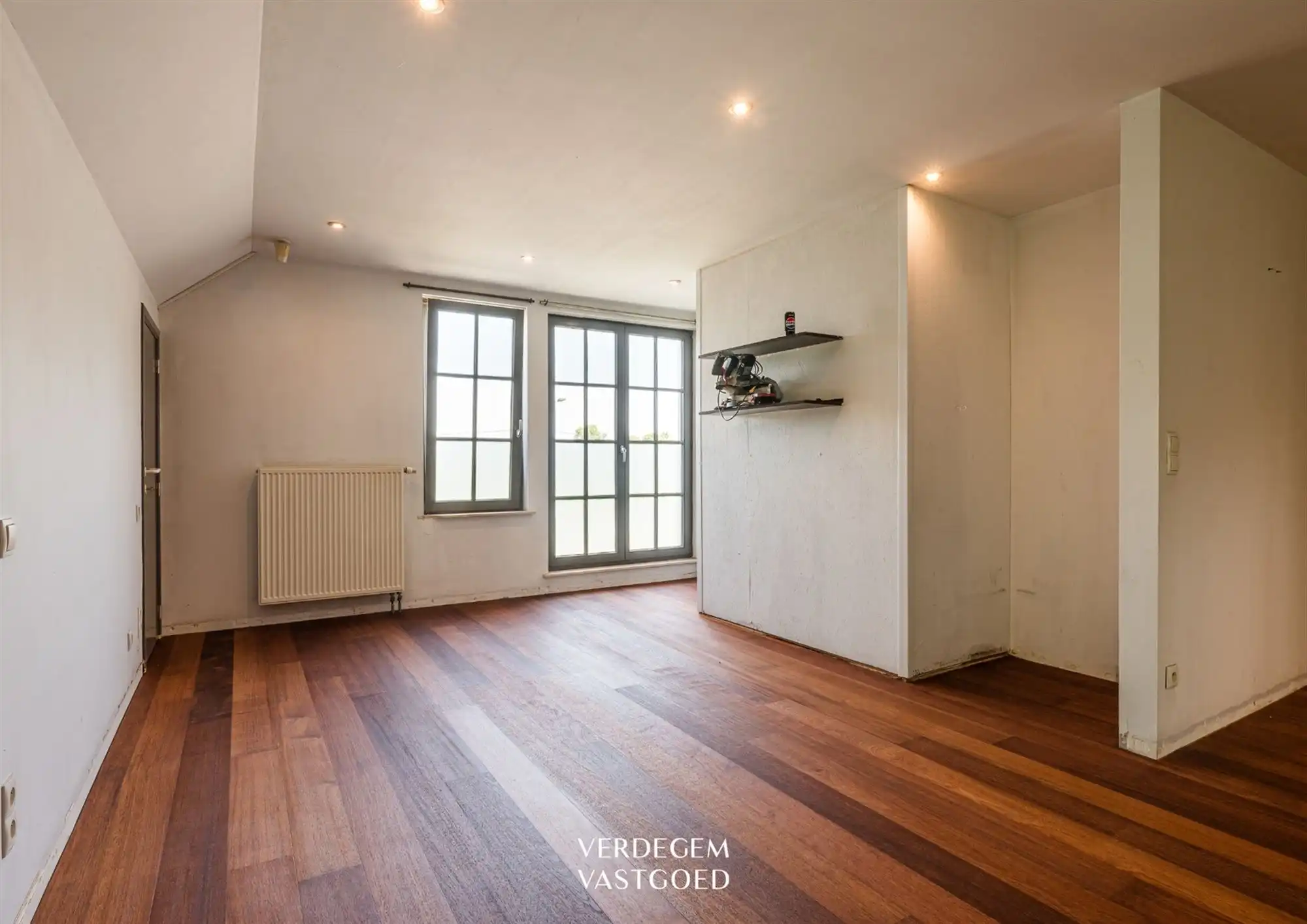 Uiterst commercieel gelegen handelspand met woonst voor horeca of kantoren foto 22