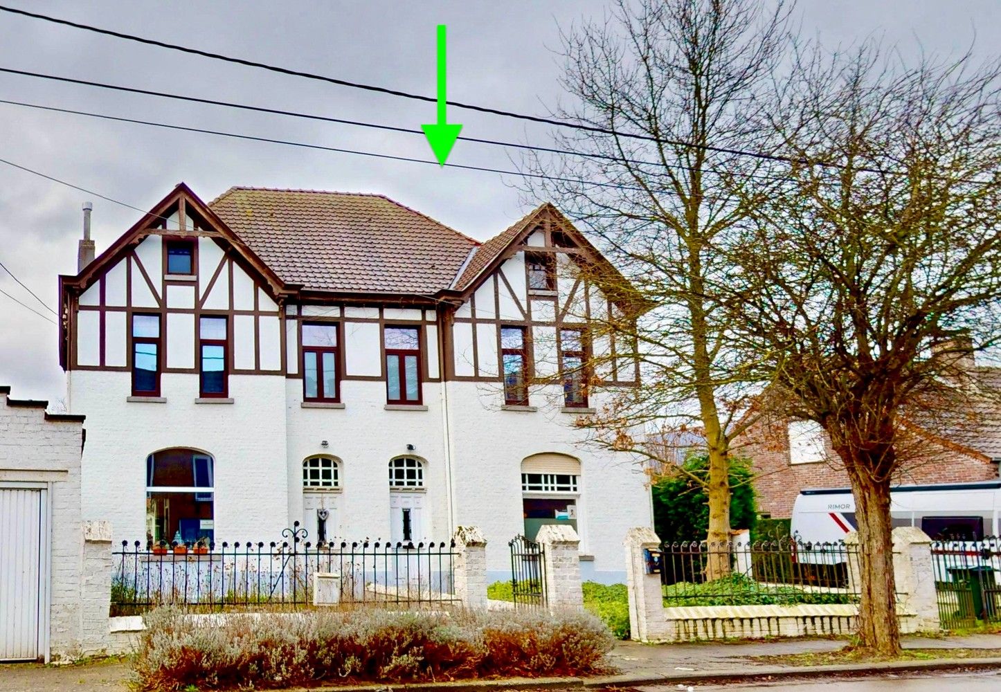 Hoofdfoto van de publicatie: Te koop: Charmante halfopen villa in cottage stijl met ruime tuin en topligging!