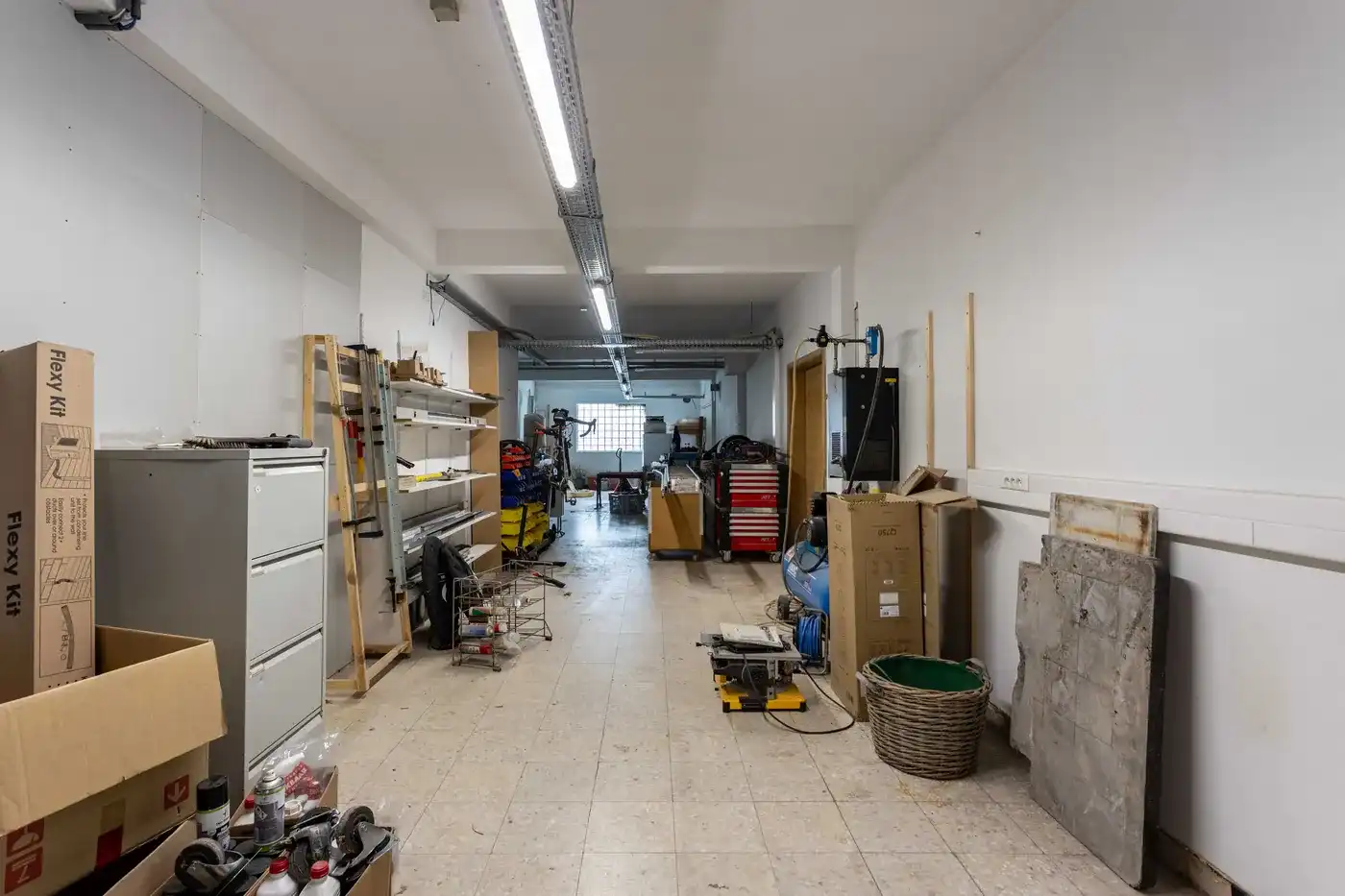 Veelzijdige eigendom met woonst, magazijnen en loft in Bissegem foto 33