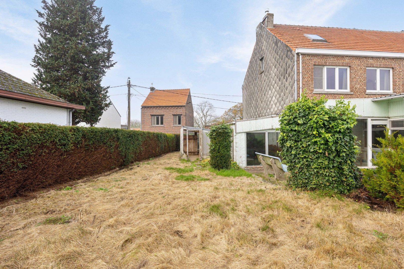 Gezinswoning met 4 slaapkamers, garage en tuin foto 28