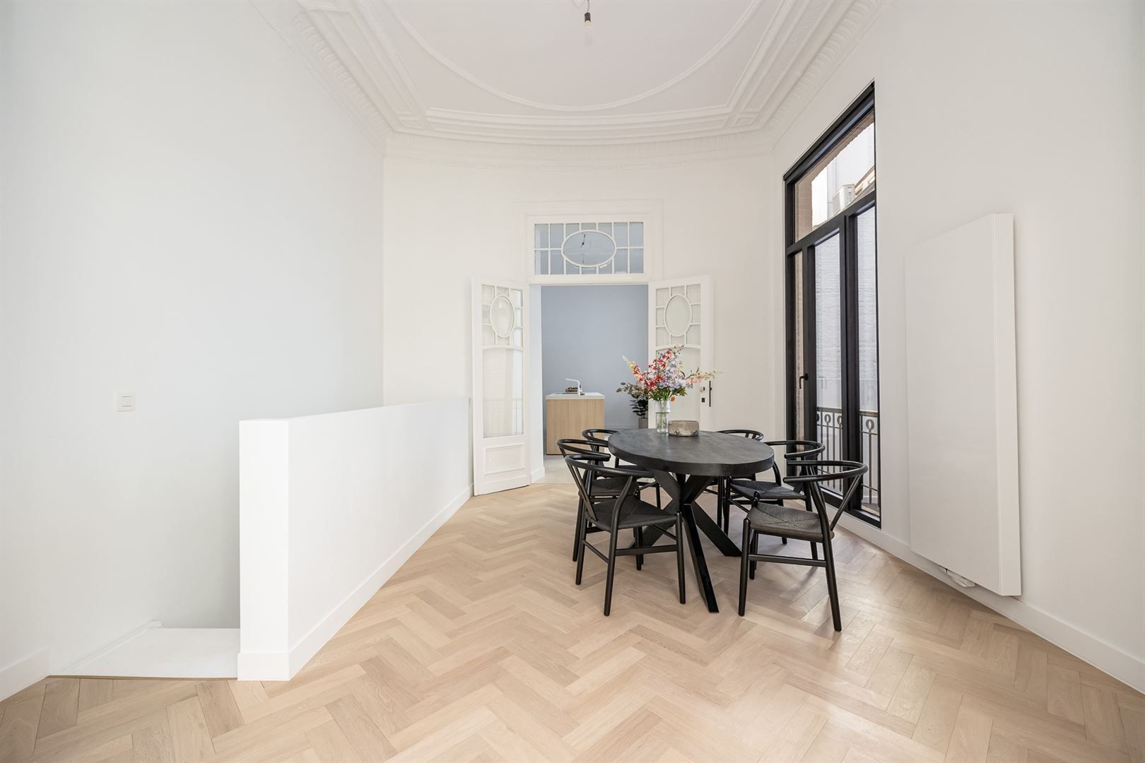 Elegant gelijkvloers in gerenoveerd Art Nouveau gebouw foto 10