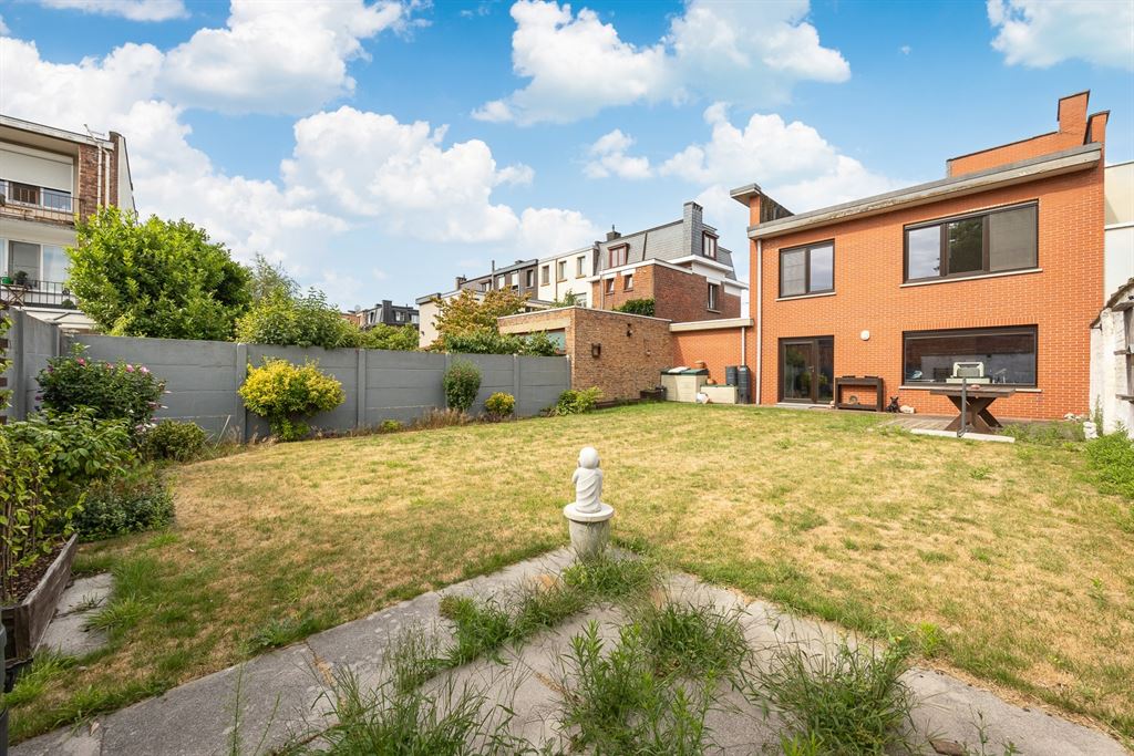 Woning vol potentieel met grote zonnige tuin foto 21