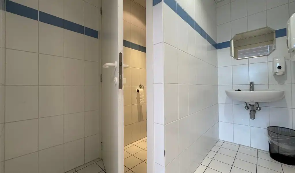 Instapklaar kantoor te huur nabij E313/E34 te Wommelgem foto 21