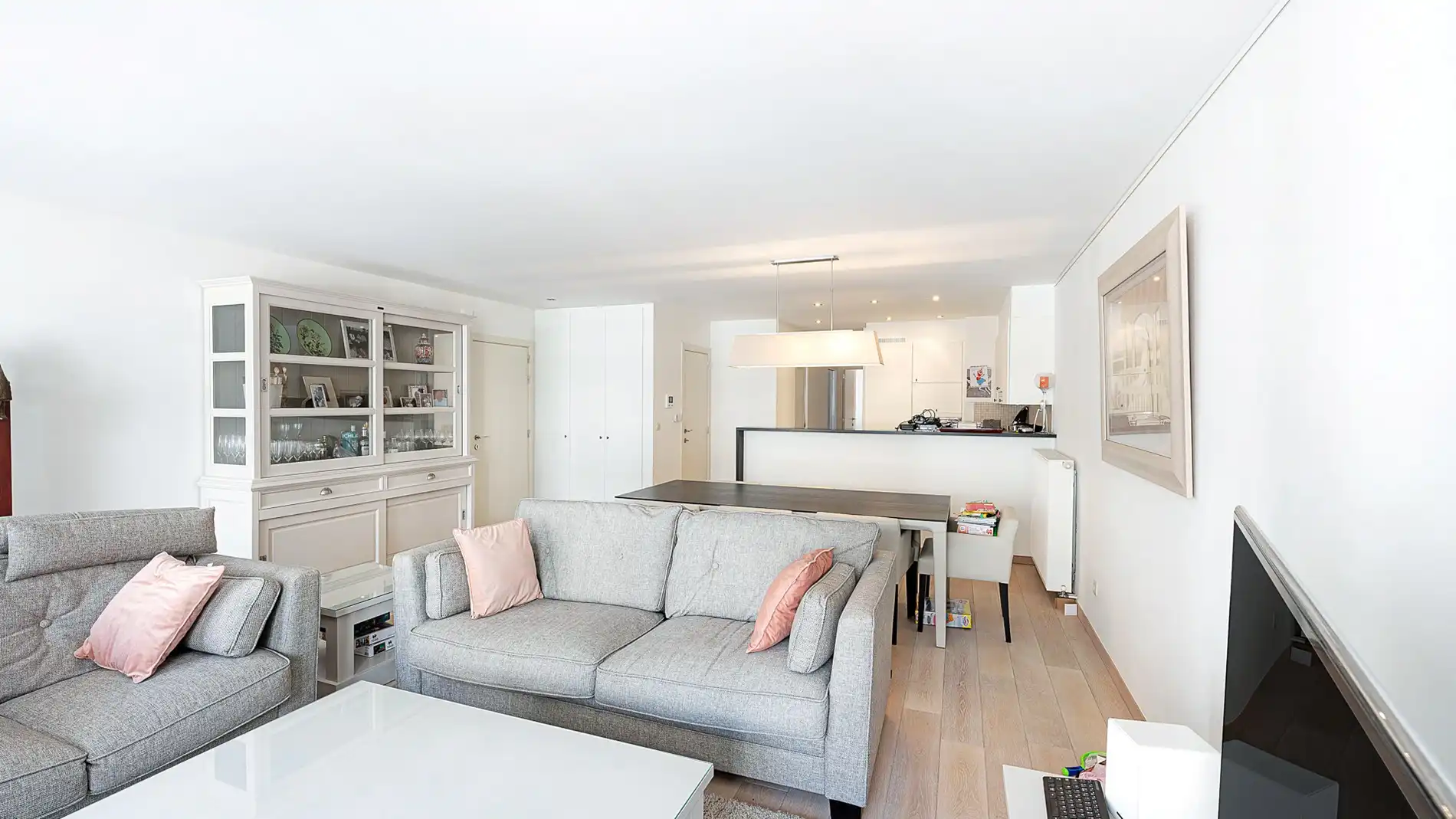 Ruim appartement met 3 slaapkamers foto 3