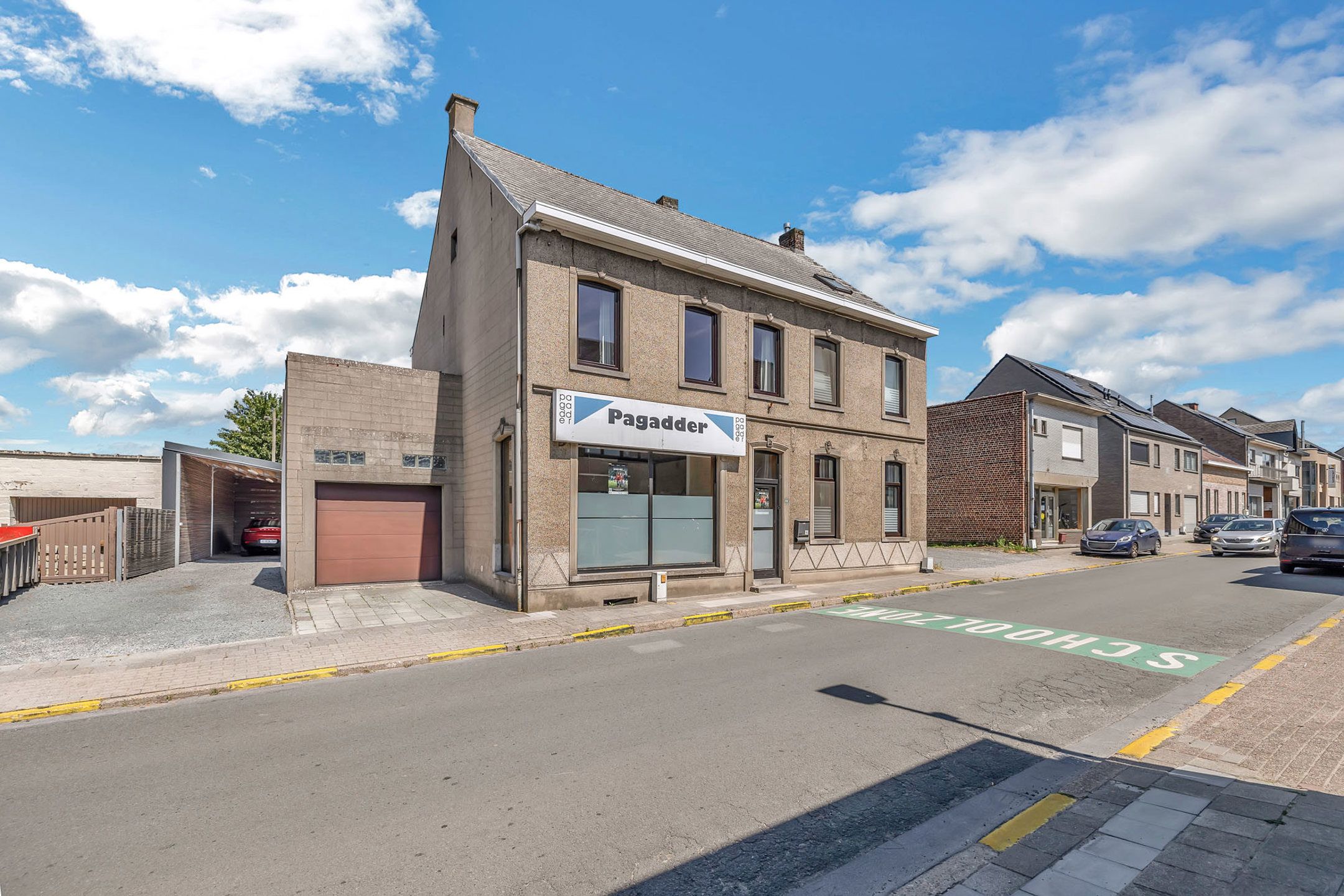 Handelshuis op strategische locatie te Roosdaal  foto 2