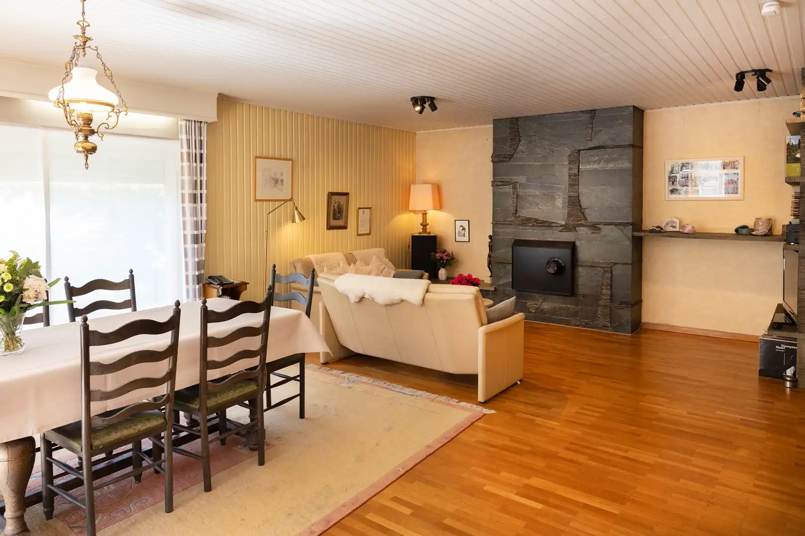 Residentieel gelegen gelijkvloerse alleenstaande woning. foto 2