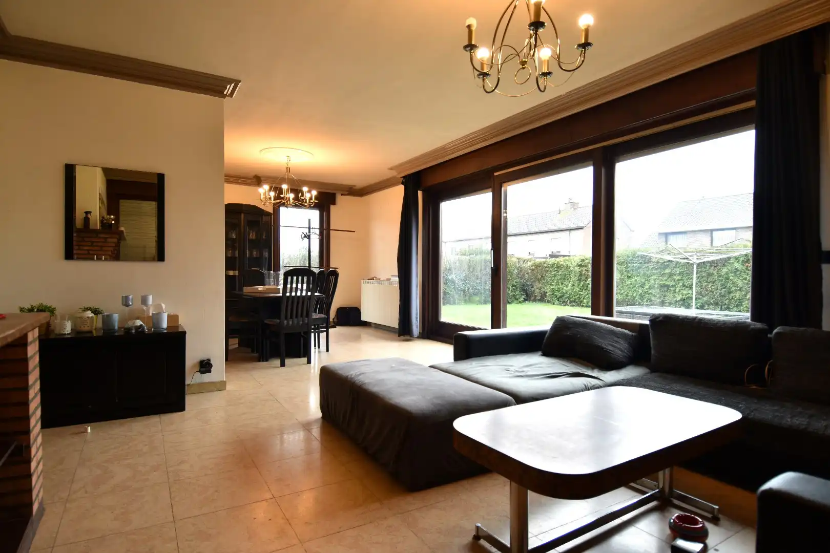 Rustig gelegen gelijkvloerse villa met 3 slaapkamers, dubbele garage en tuin rondom te koop in Ledegem foto 6