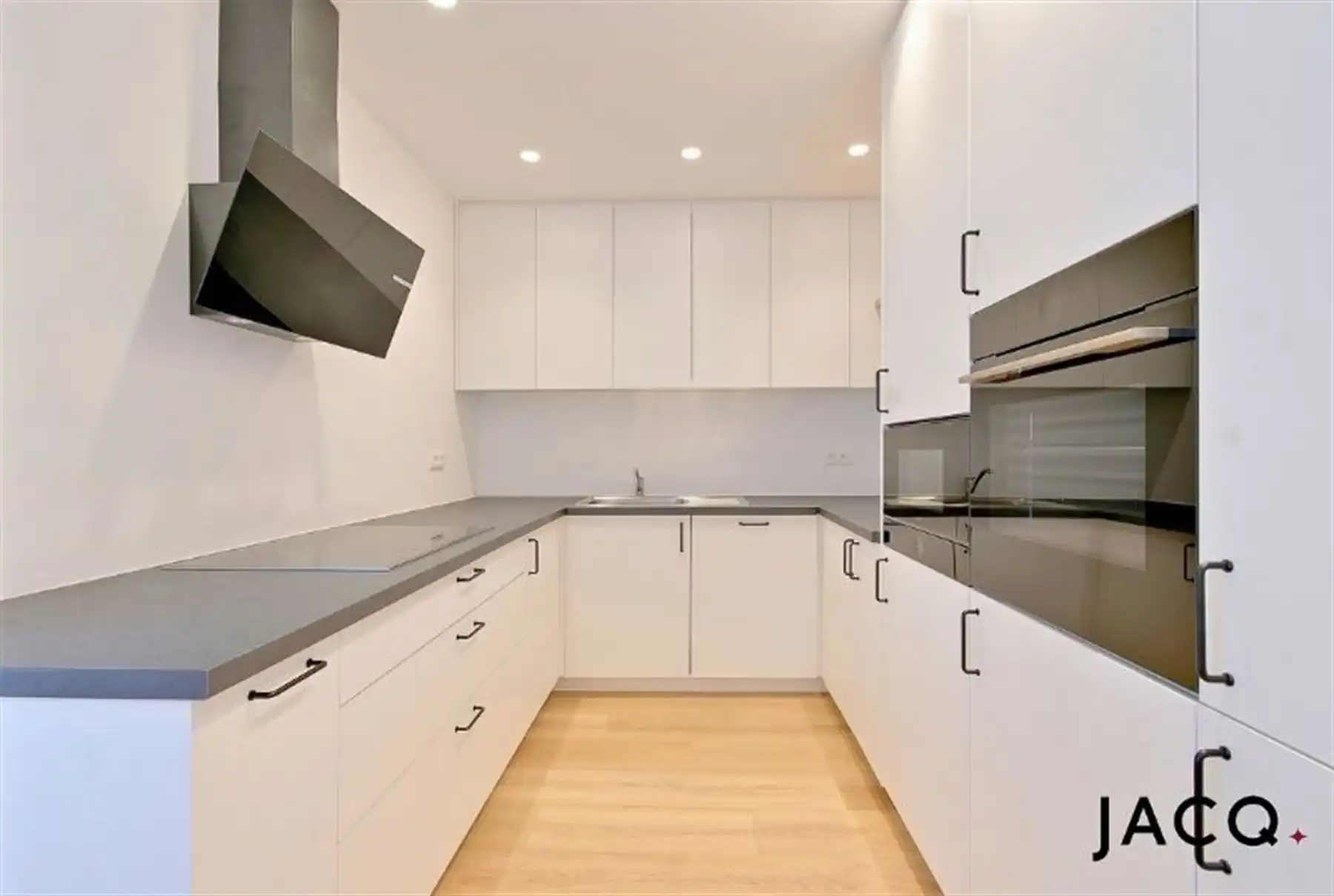 Gerenoveerde woning met 3 slaapkamers te Berchem! foto 7