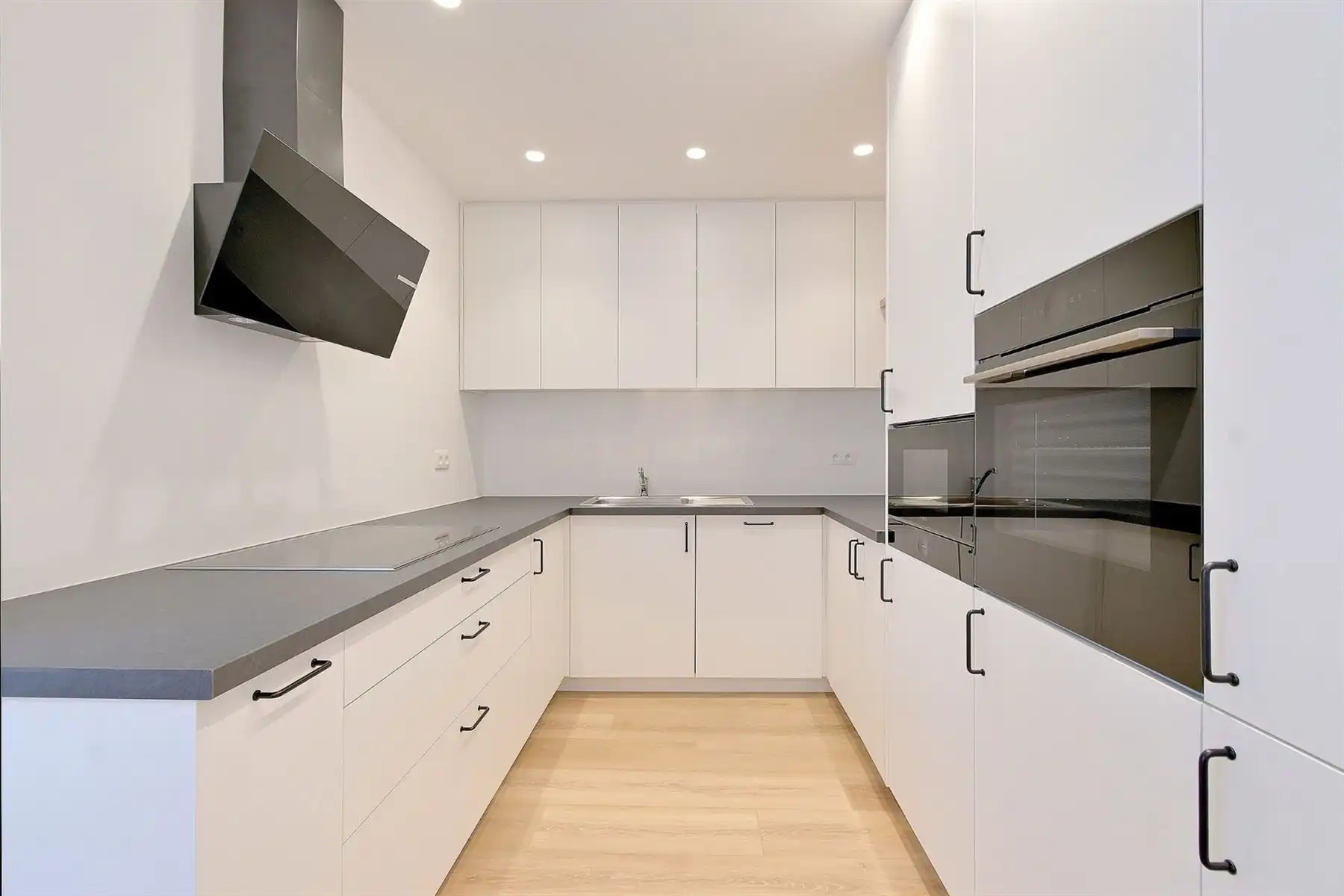 Gerenoveerde woning met 3 slaapkamers te Berchem! foto 7