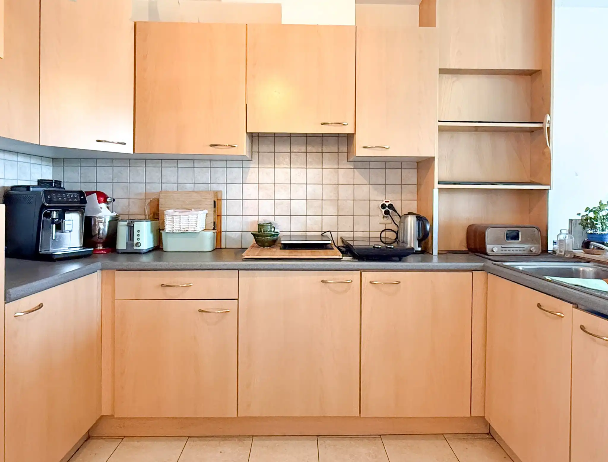 Duplexappartement in Melsele met twee slaapkamers, twee terrassen en carport foto 4