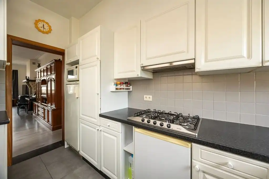 Instapklaar huis met ruime tuin  foto 8