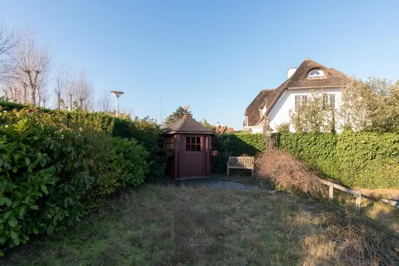 Grote villa op 1533m² gelegen centraal in de Simli-wijk te Nieuwpoort-Bad. foto 41