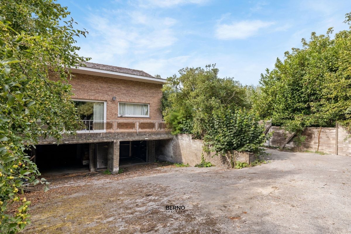 Ruime laagbouwvilla met 5 slaapkamers en 150 m² kelder/garage foto 16