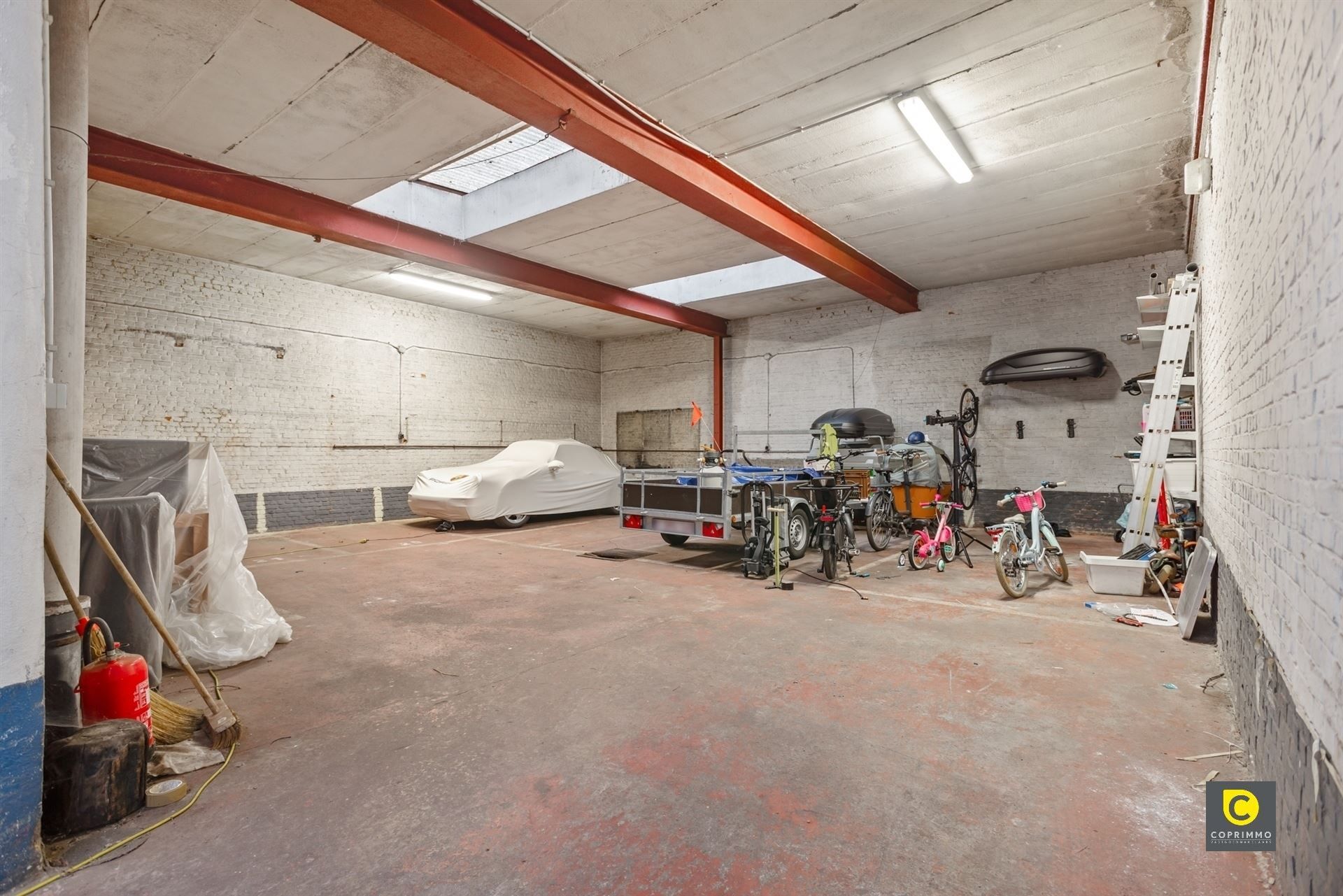 Unieke woning met 450 m² magazijn & showroom foto 5