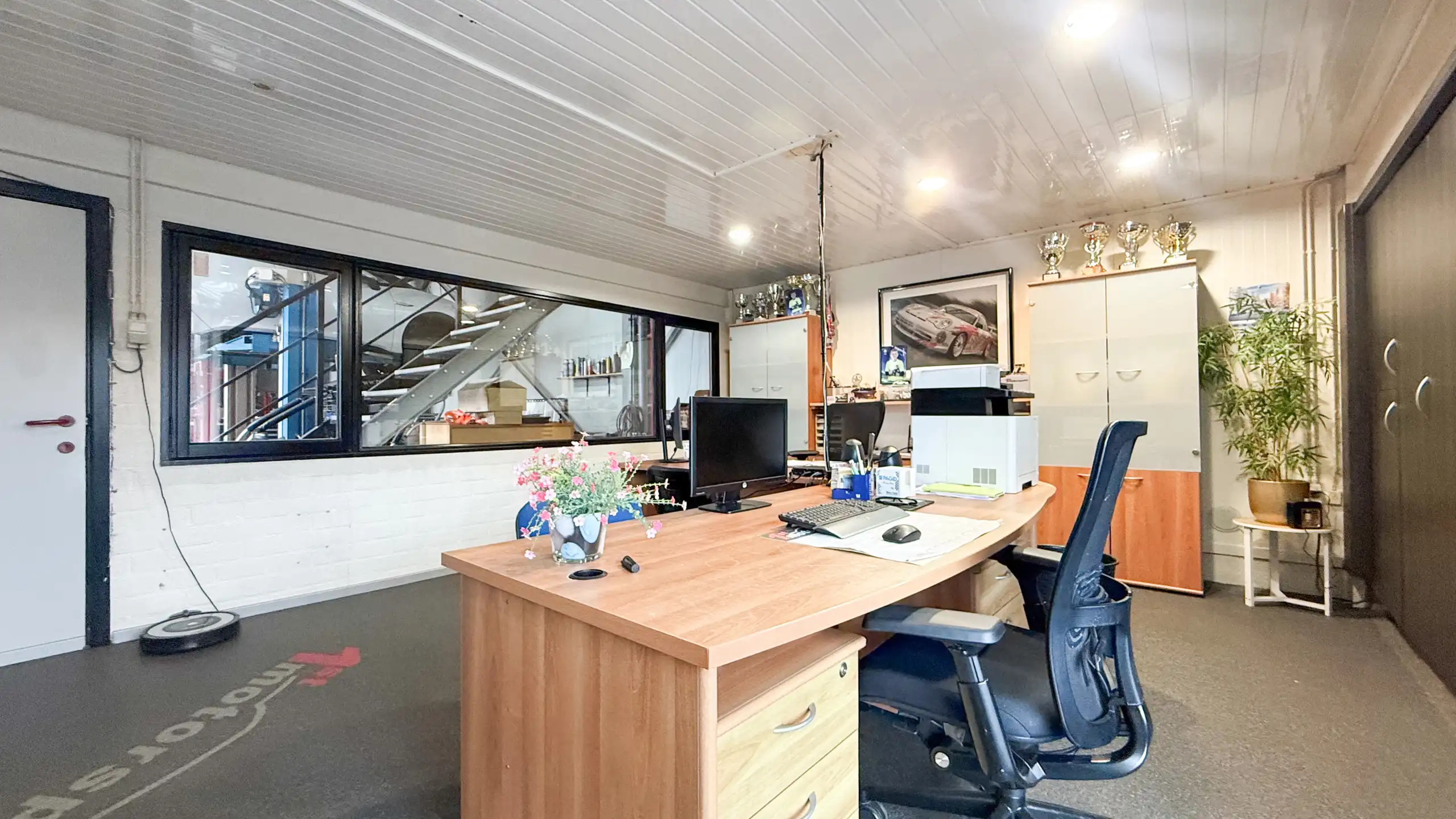 Gelijkvloerse woning met ruim magazijn en zwembad! foto 62