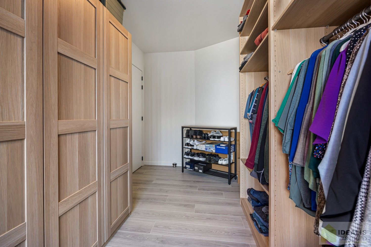 PRACHTIGE NIEUWBOUWWONING MET EEN HEERLIJK LICHTRIJKE WOONKAMER MET OPEN KEUKEN, RUIME BERGING, BUREEL, 3 SLAAPKAMERS, RUIME DRESSING EN RUIME BADKAMER VOORZIEN VAN ALLE COMFORT! EEN HEERLIJK RUIM HUIS MET EEN NAAR WENS AAN TE LEGGEN TUIN, OP EEN GEGEERDE LOCATIE NABIJ HET CENTRUM VAN PEER! foto 32