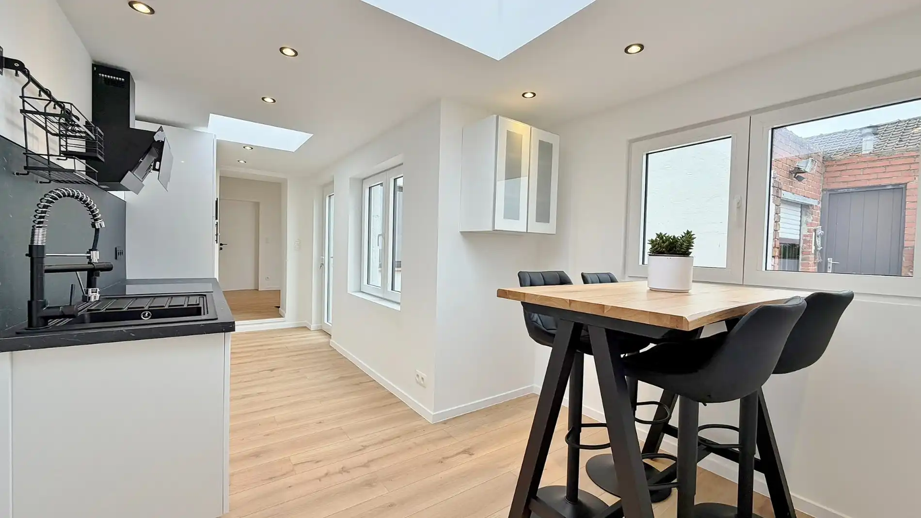 Zeer rustig gelegen & volledig vernieuwde woning te koop in het prachtige Heuvelland foto 8