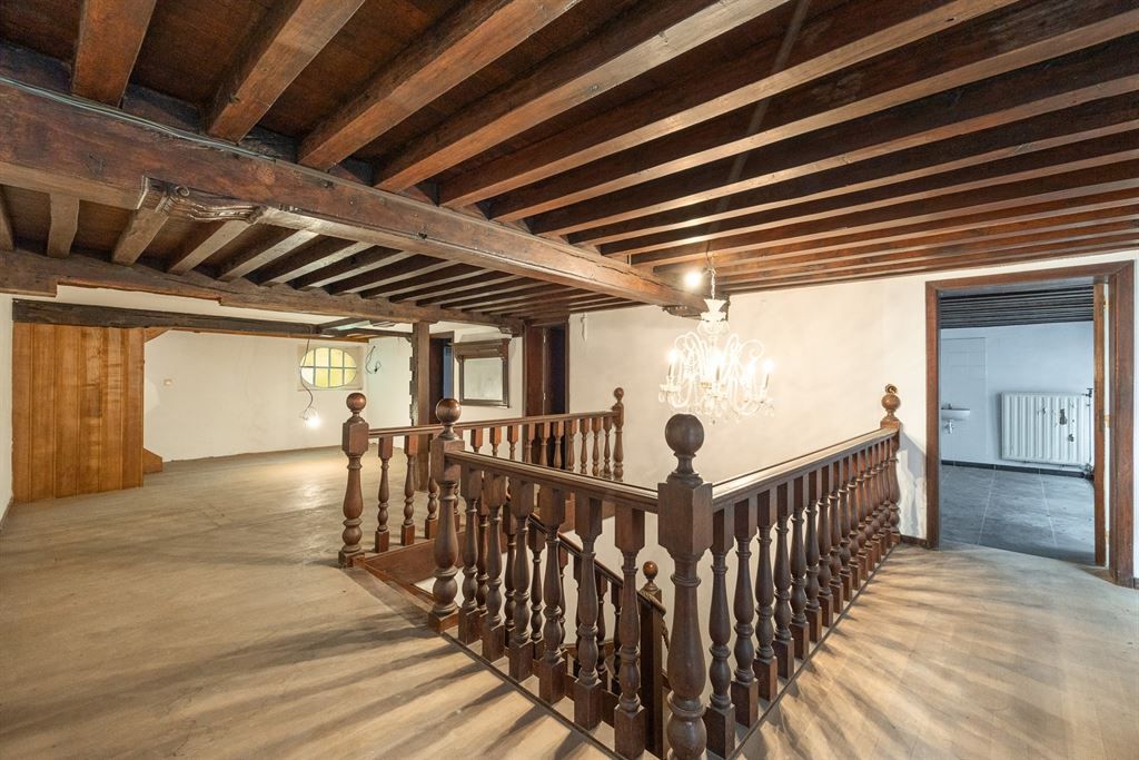  Uniek, karaktervol 14e eeuws gebouw in hartje centrum foto 11