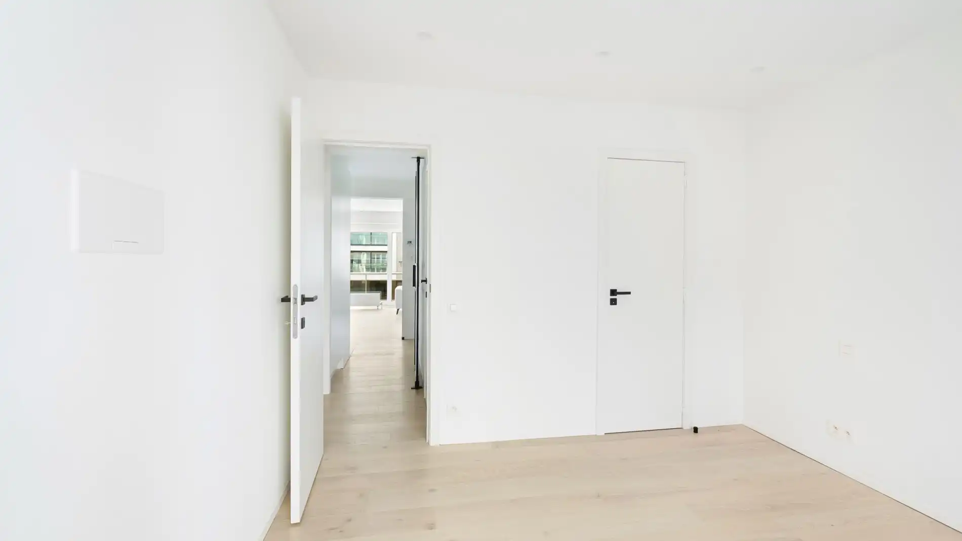 Luxueus gerenoveerd tweeslaapkamerappartement aan de vernieuwde boulevard van Heist foto 10