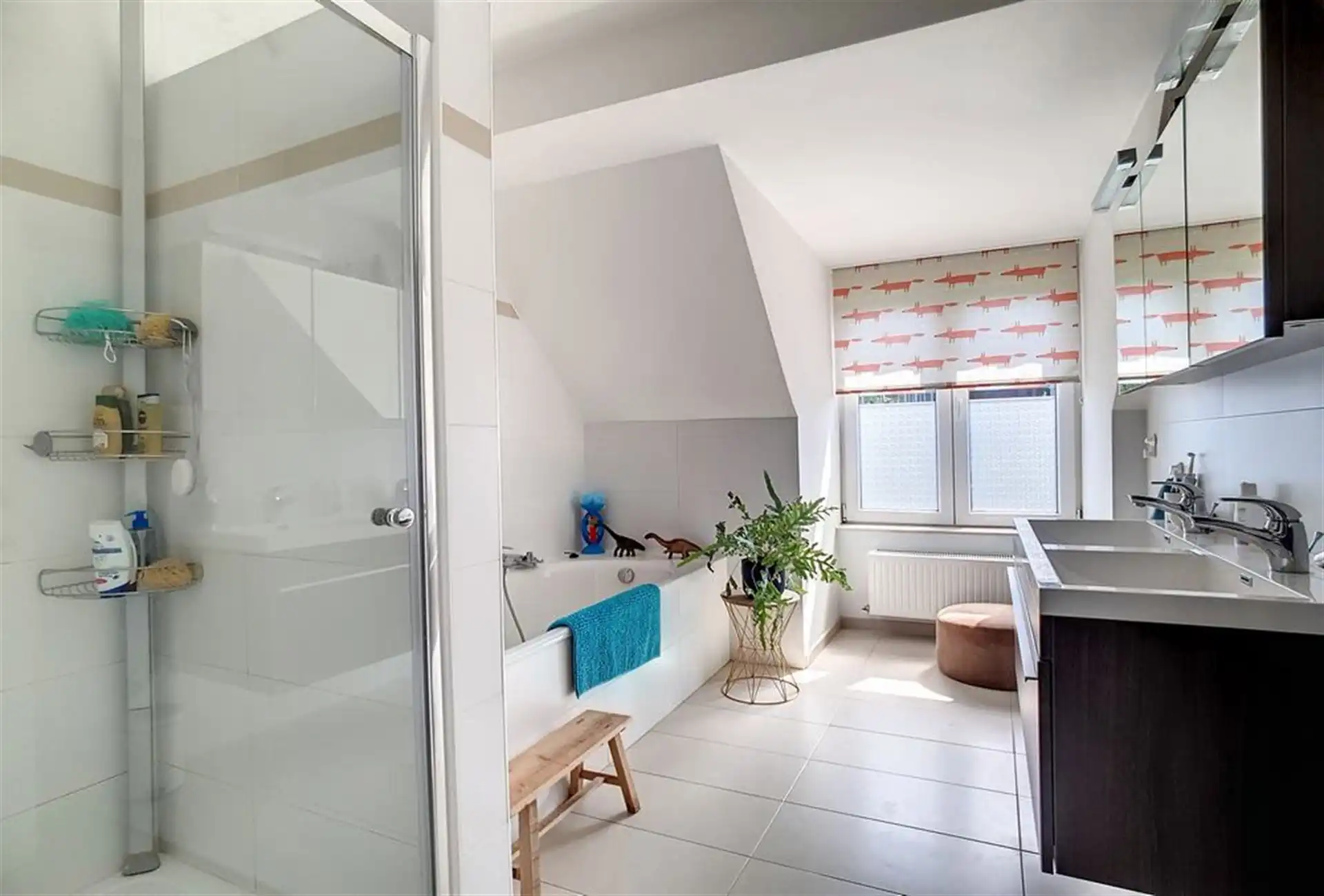 Residentieel gelegen villa foto 26