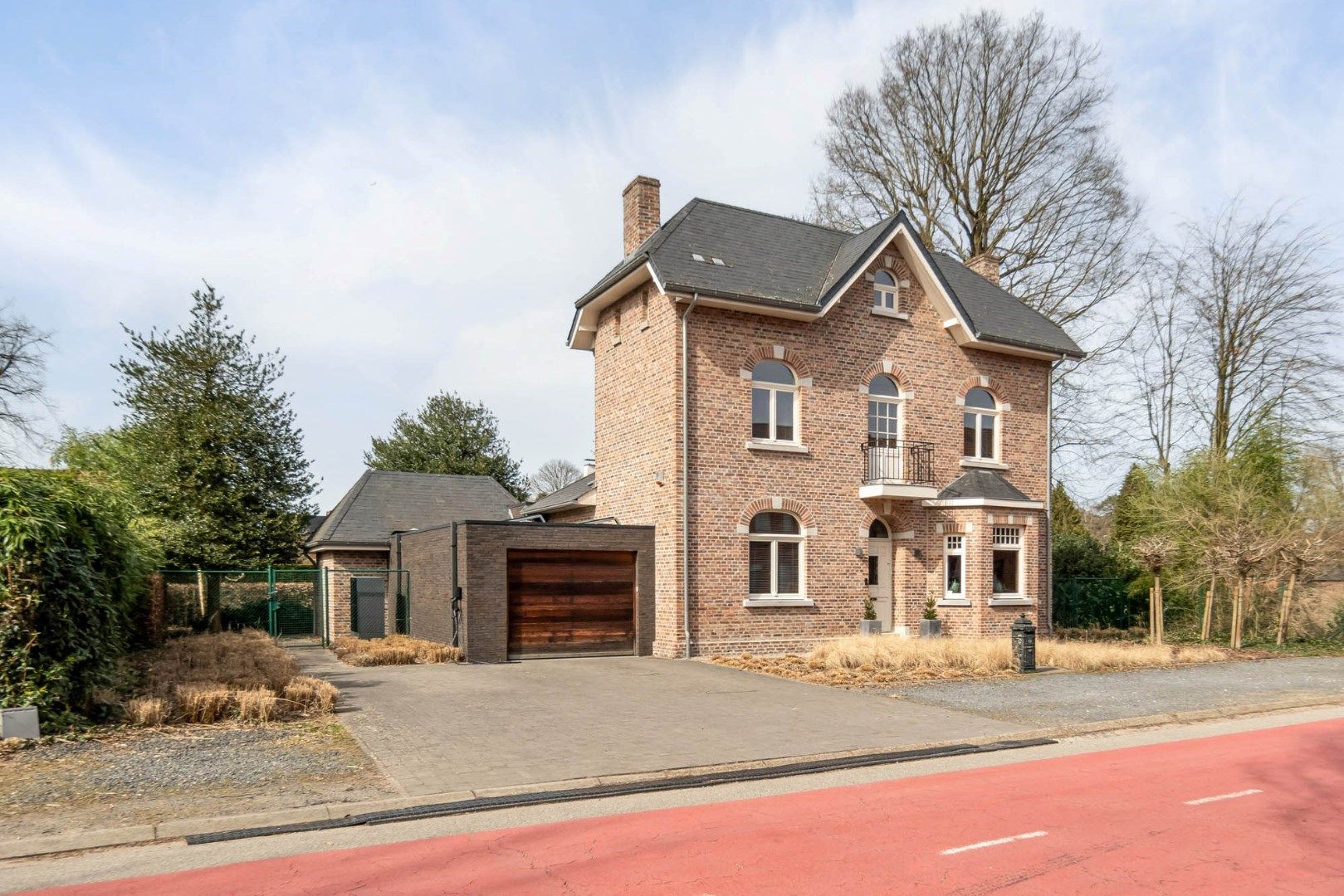 Statige vrijstaande herenwoning vlakbij Genk-centrum - EPC A-Label foto 2