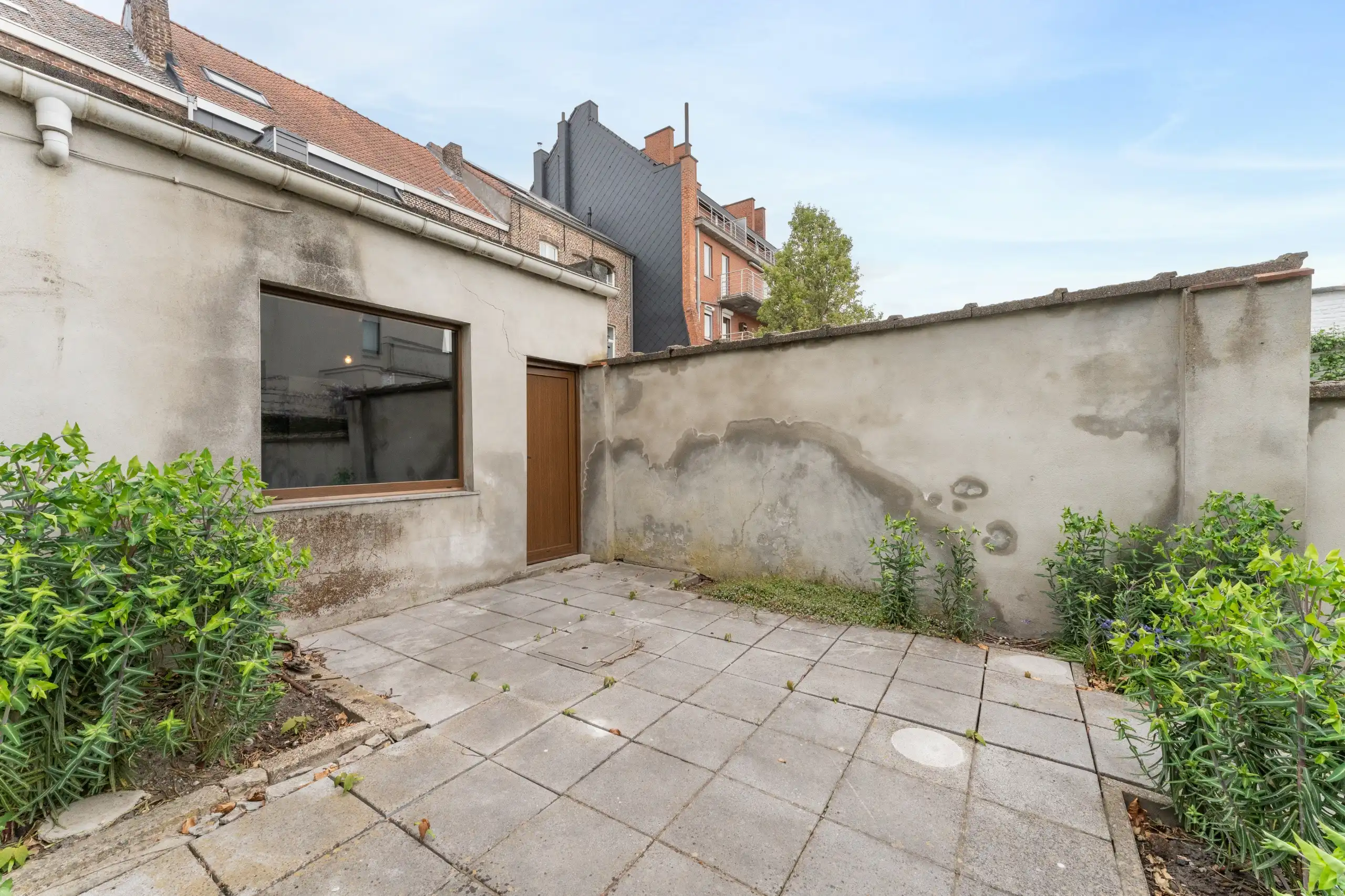 Ruime totaal te renoveren woning met potentieel in hartje Kortrijk foto 10