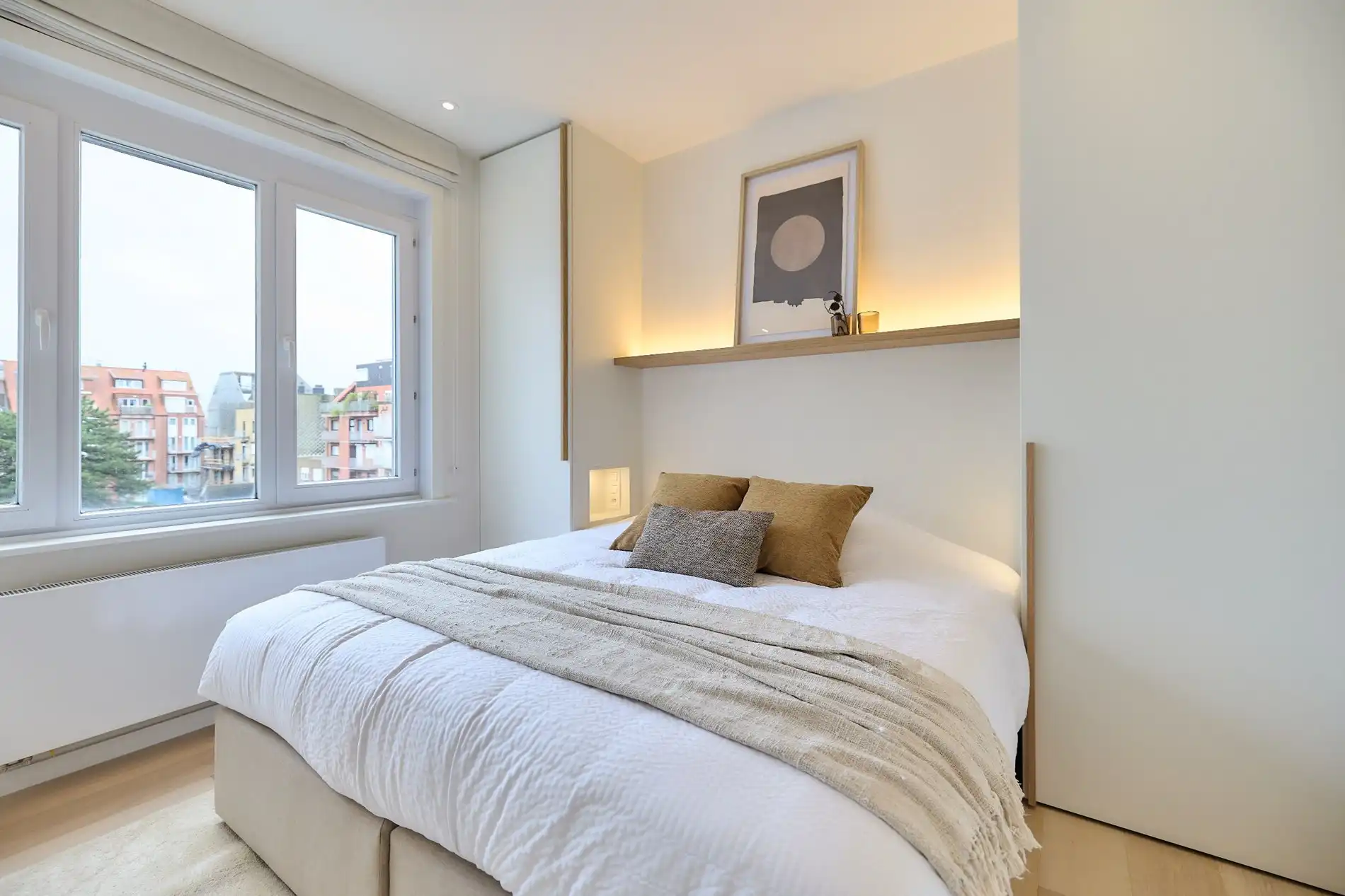 Ruim volledig gerenoveerd appartement met vier slaapkamers en zijdelings zeezicht. foto 14