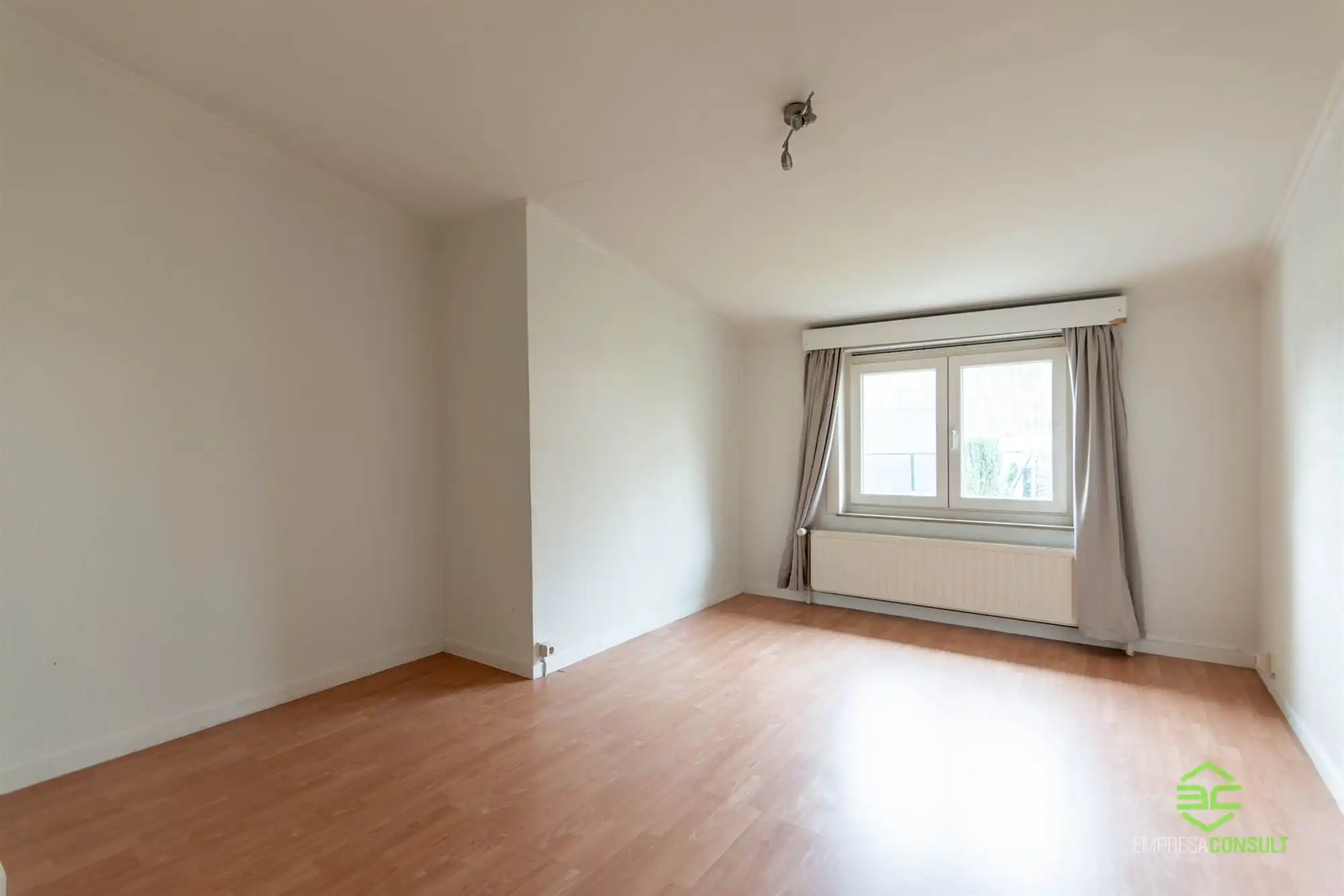 Te renoveren gezinswoning met 3 slpk op 7a 52ca nabij het centrum! foto 7