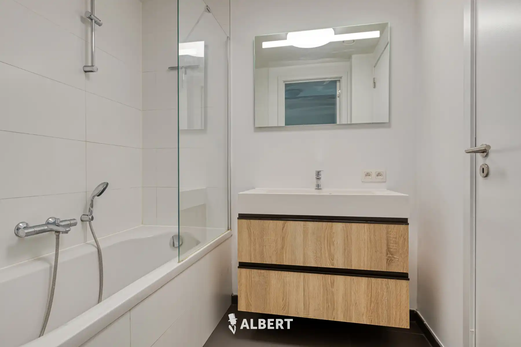 2 slaapkamer appartement met terras en parking foto 10