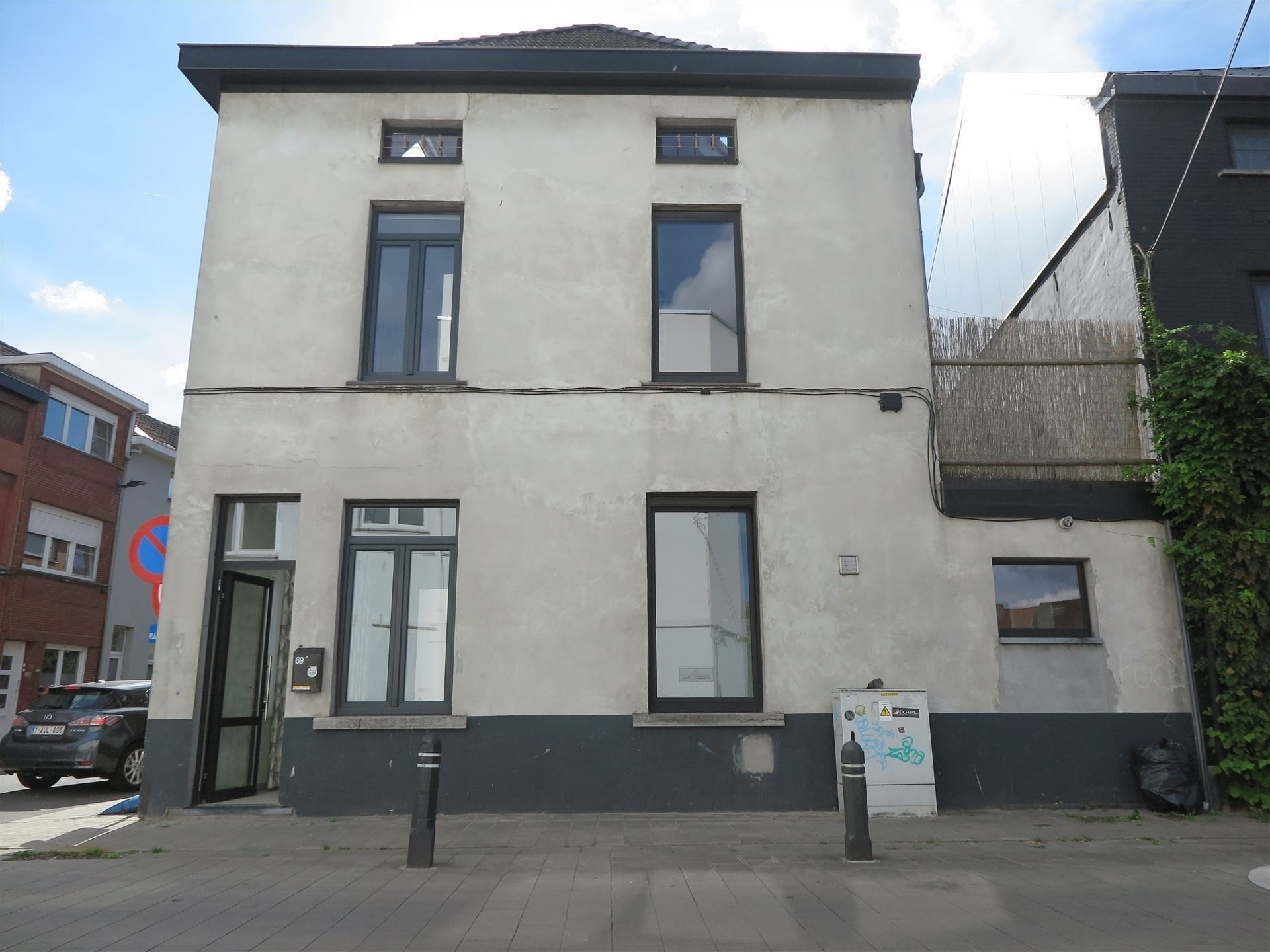 lichtrijk huis met 2 kamers en terras foto {{pictureIndex}}