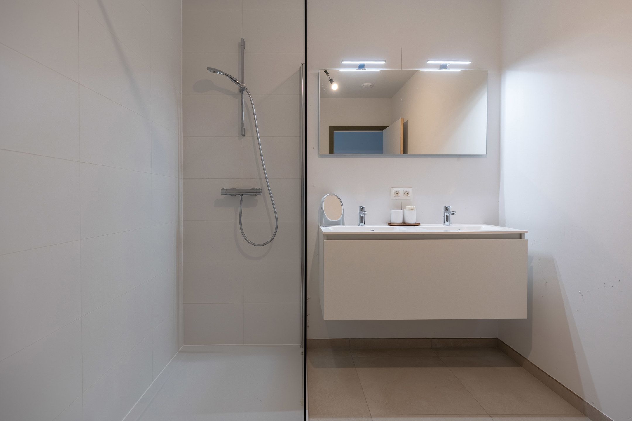 Knap energiezuinig appartement met tof terras foto 14
