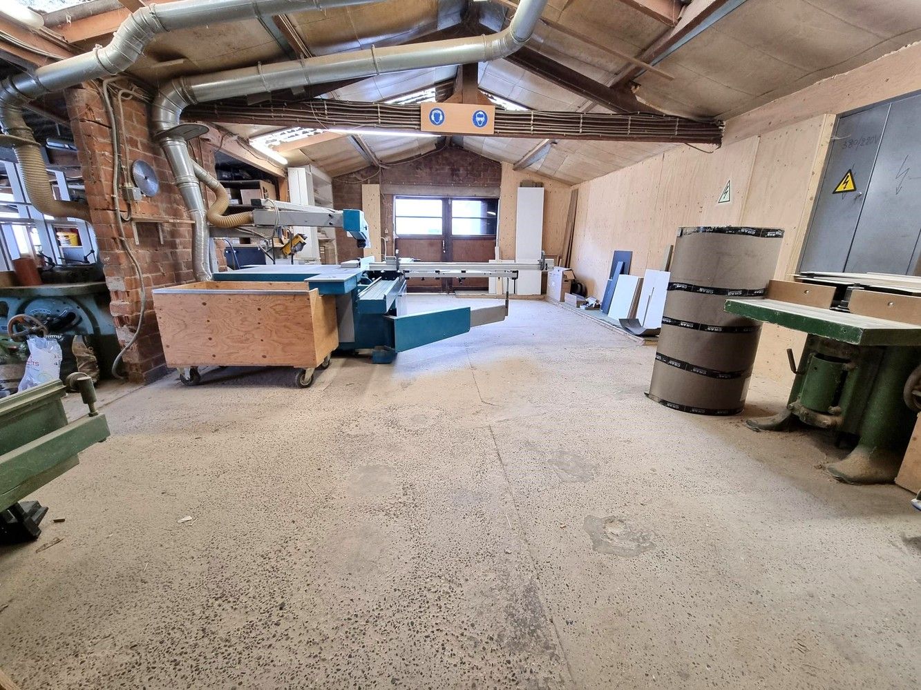 Woning met achterliggend magazijn op een totaal perceel van 19 are 58 ca. foto 17