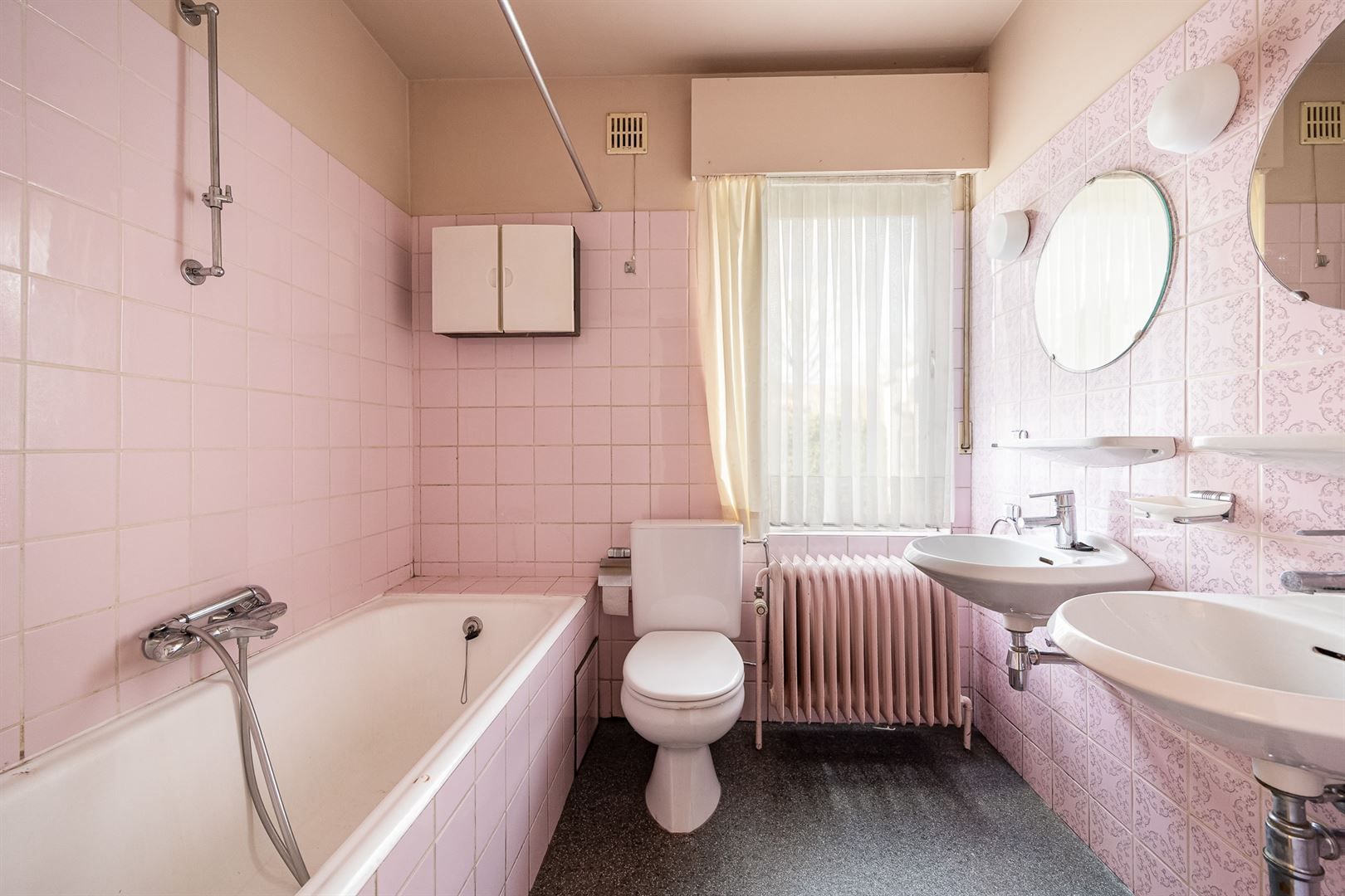 Te renoveren laagbouwvilla met Engelse tuin foto 11
