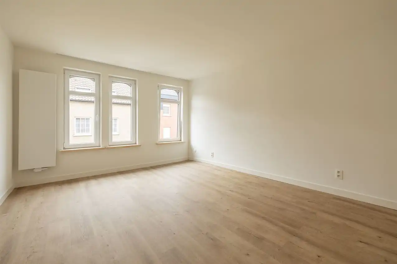 Vernieuwde rijwoning met drie slaapkamers en mooie tuin foto 18