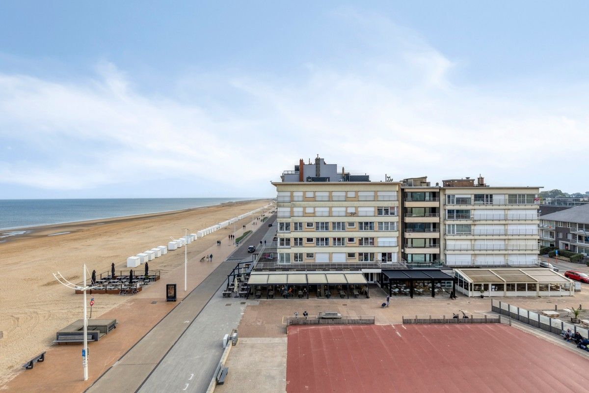 Panoramisch hoekappartement te koop op de Zeedijk van Sint-Idesbald! foto 19