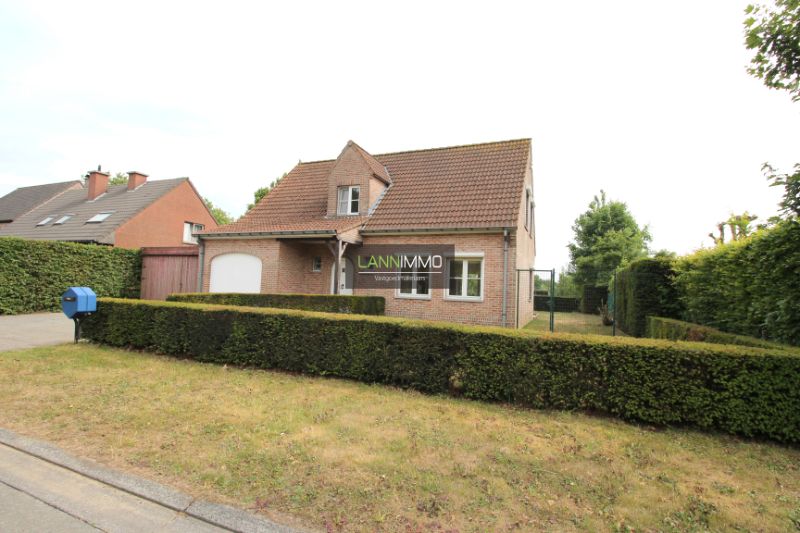 Instapklare woning met 3 slaapkamers en 2 garages foto 2
