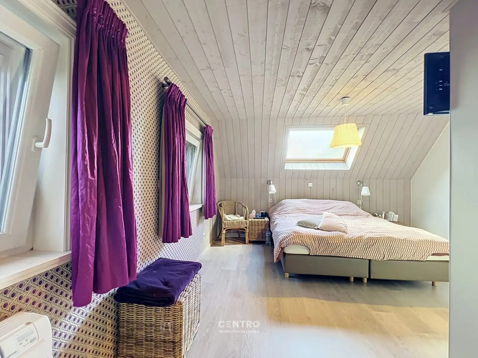 Veelzijdig bedrijfspand met ruim MAGAZIJN, TOONZAAL, KANTOREN EN COMFORTABELE WONING op 1.746 M²! foto 31