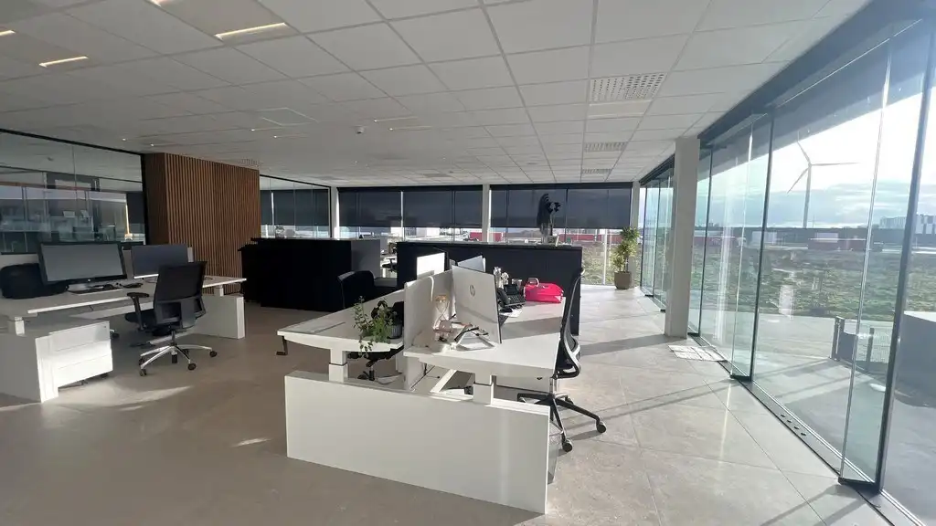 High-end bedrijfsgebouw te huur op bedrijventerrein E17/4 in Lokeren foto 3