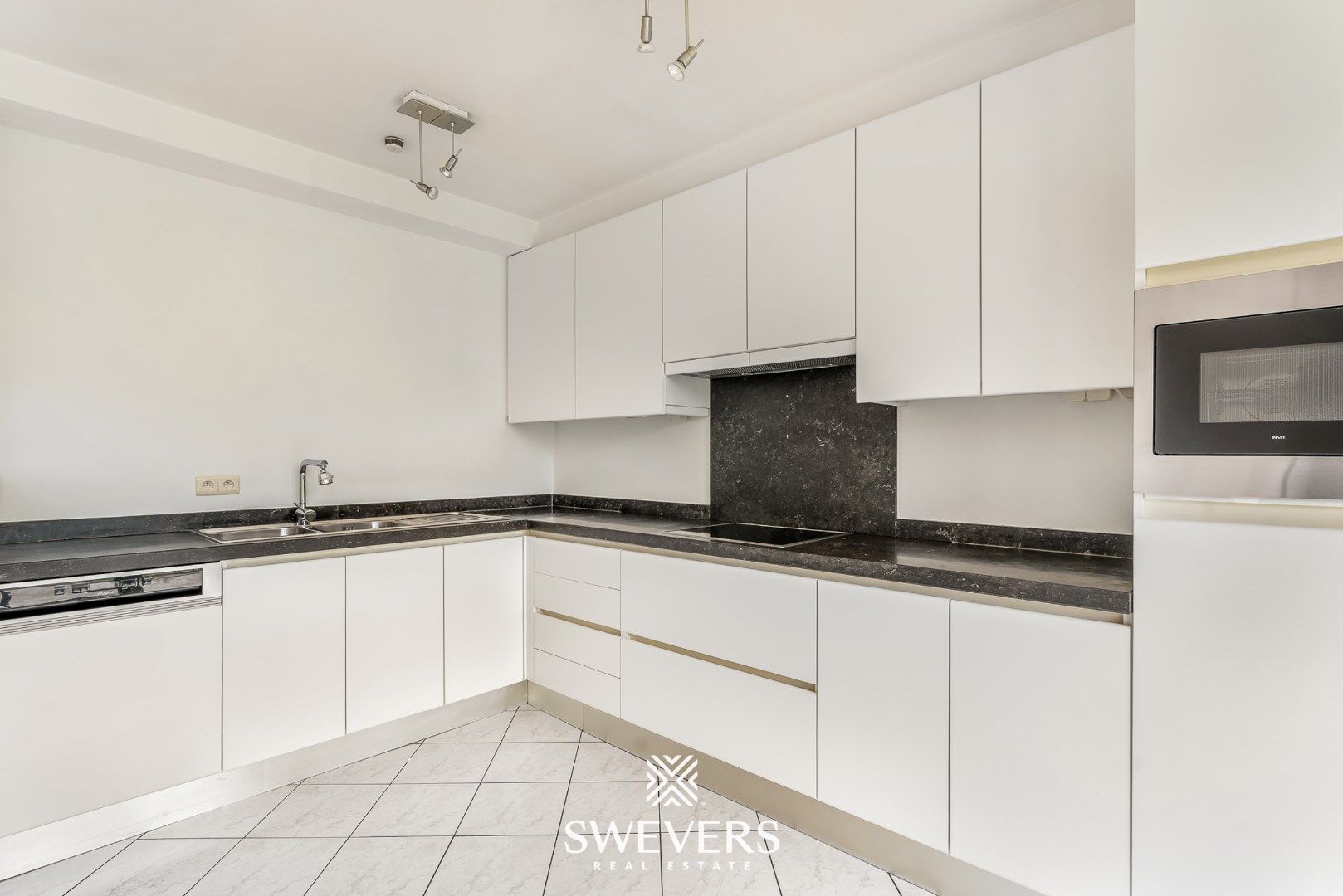 Licht appartement met ruim terras en groen uitzicht in Hasselt centrum foto 8