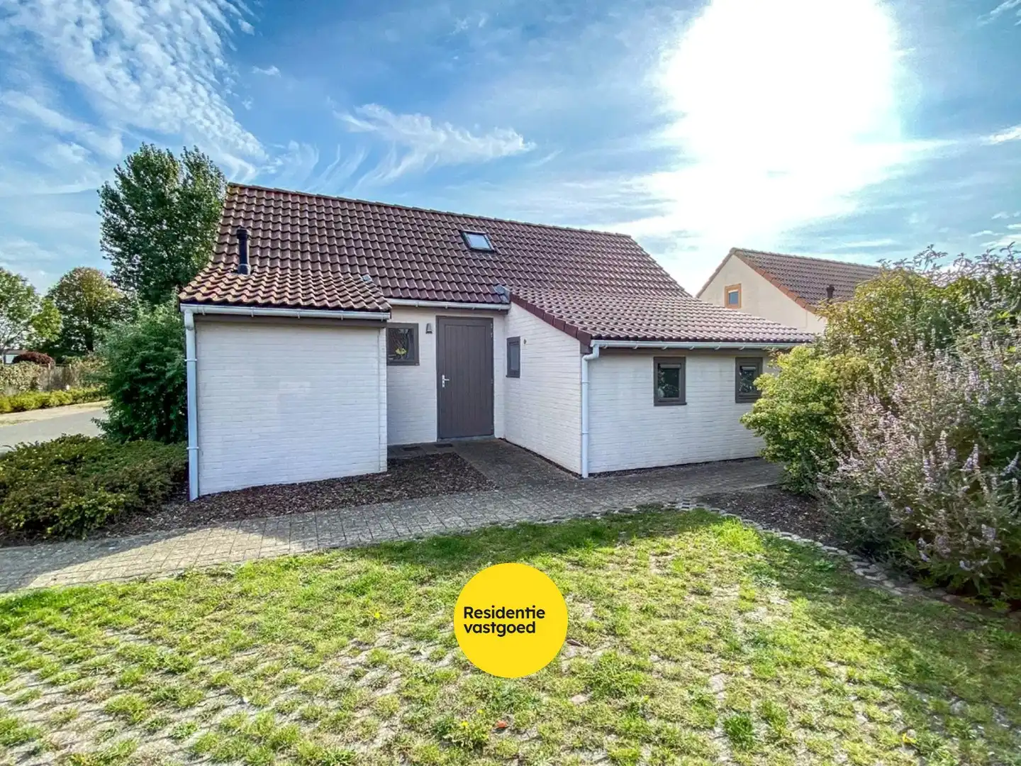 Prachtig onderhouden vakantiewoning (type vissershuis) met 3 slaapkamers en privé-parkeerplaats te Oostduinkerke.  foto 2