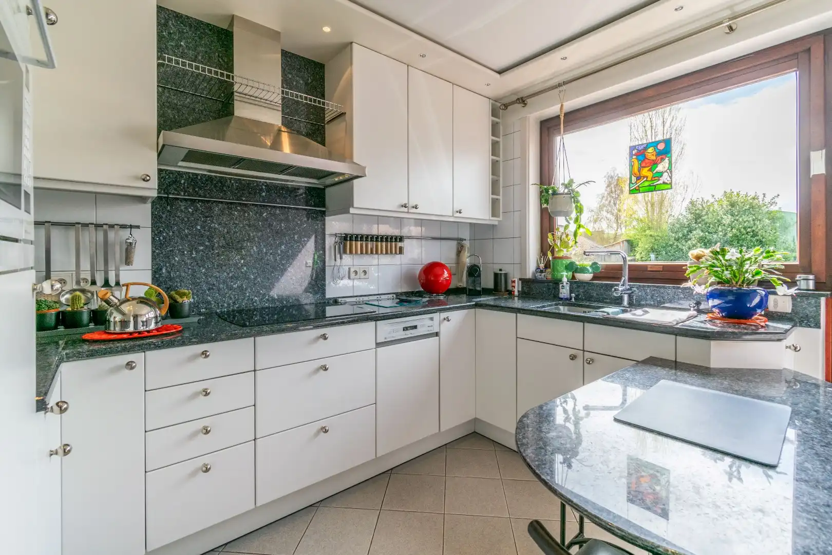 Een perfect onderhouden, degelijke bel-étage te Lot! foto 9