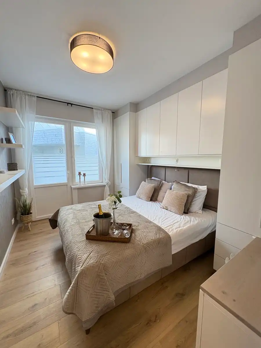 Luxueus afgewerkt en volledig gerenoveerd 2-slpk app. foto 5