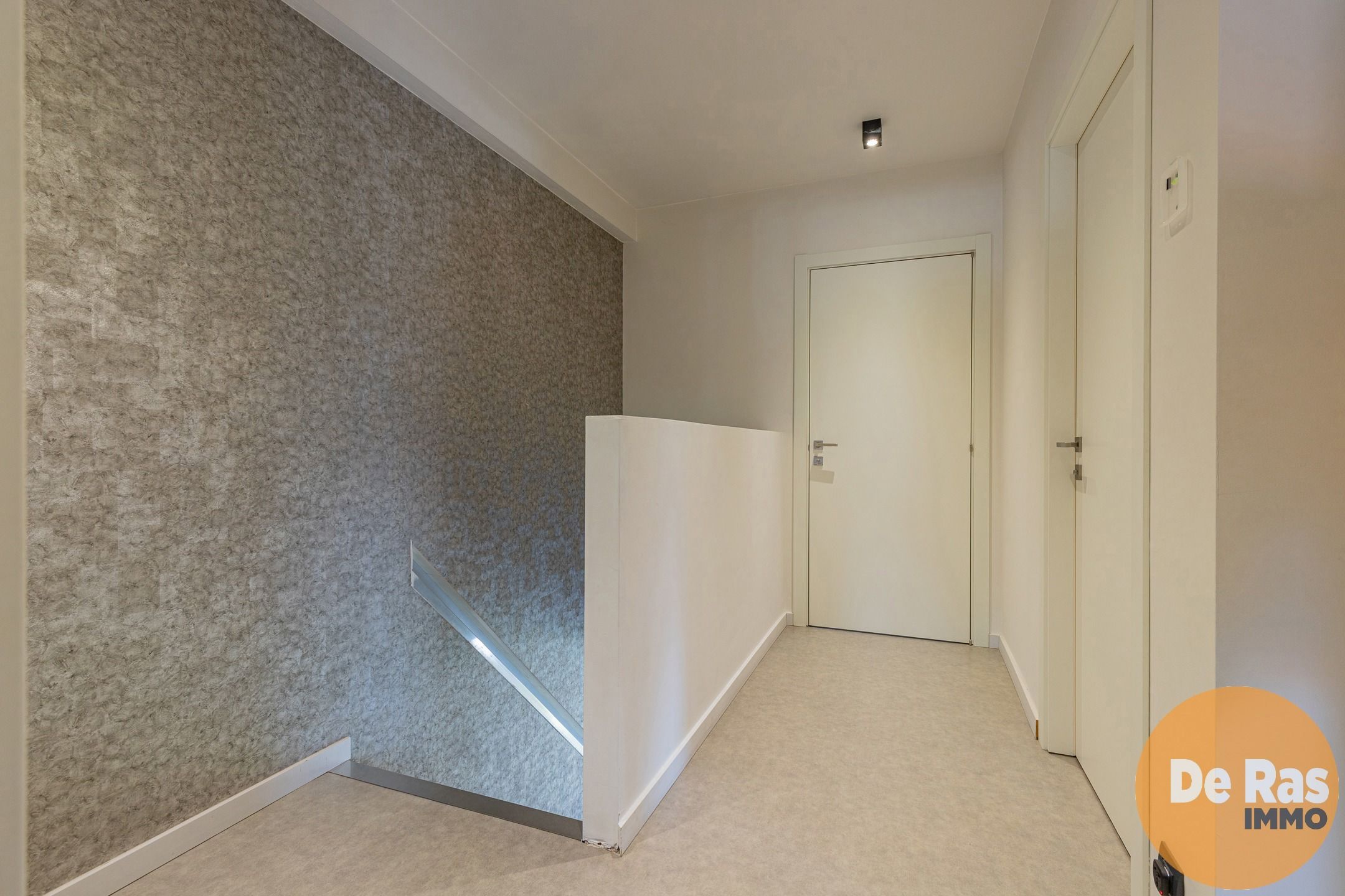 ERPE-MERE - Gerenoveerde halfopen woning met loods in Erpe foto 11