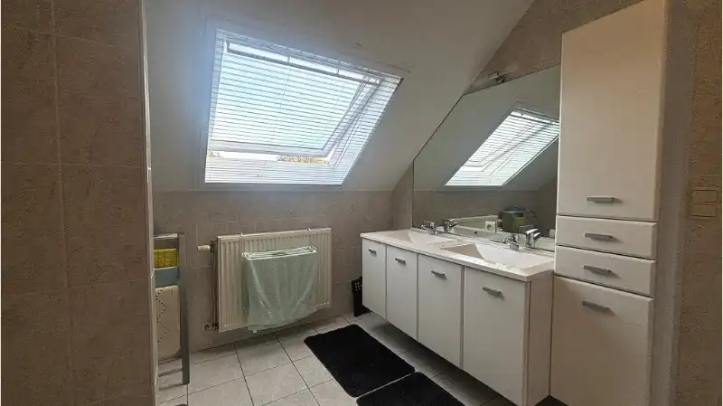 Ruime 3-slaapkamerwoning met TUIN en GARAGE te koop in Sint-Andries Brugge foto 11