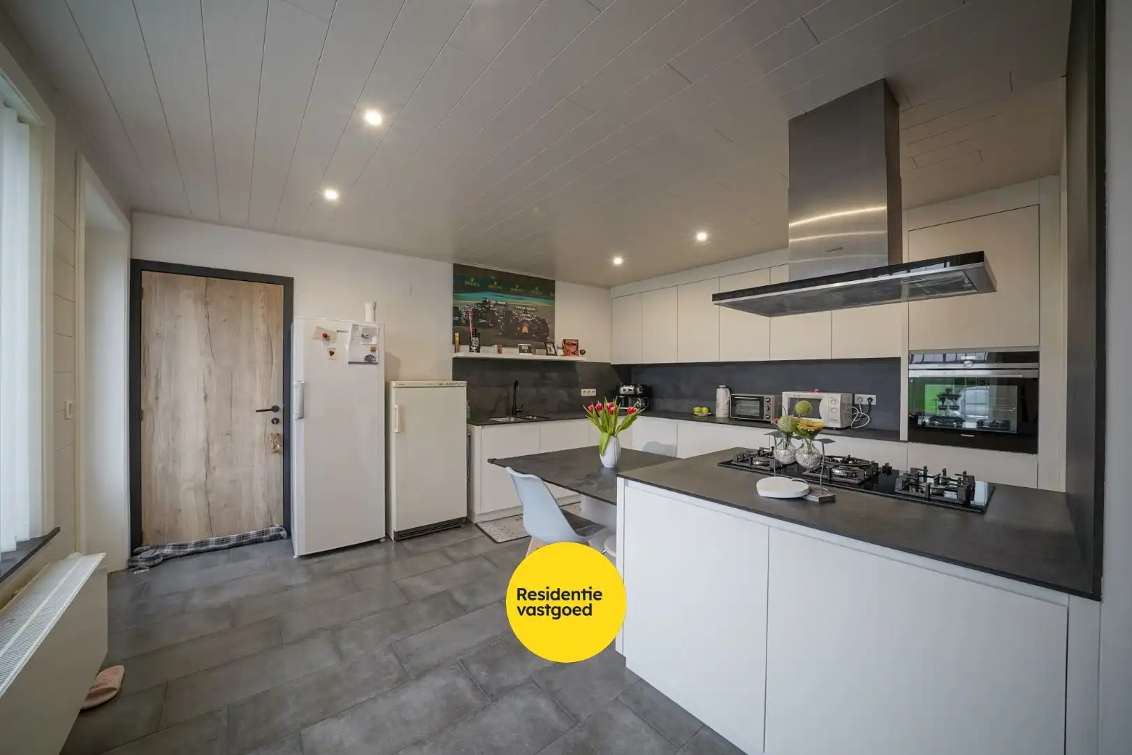 Alleenstaande woning op ruim perceel met vernieuwd woongedeelte en loods (80 m²) foto 14